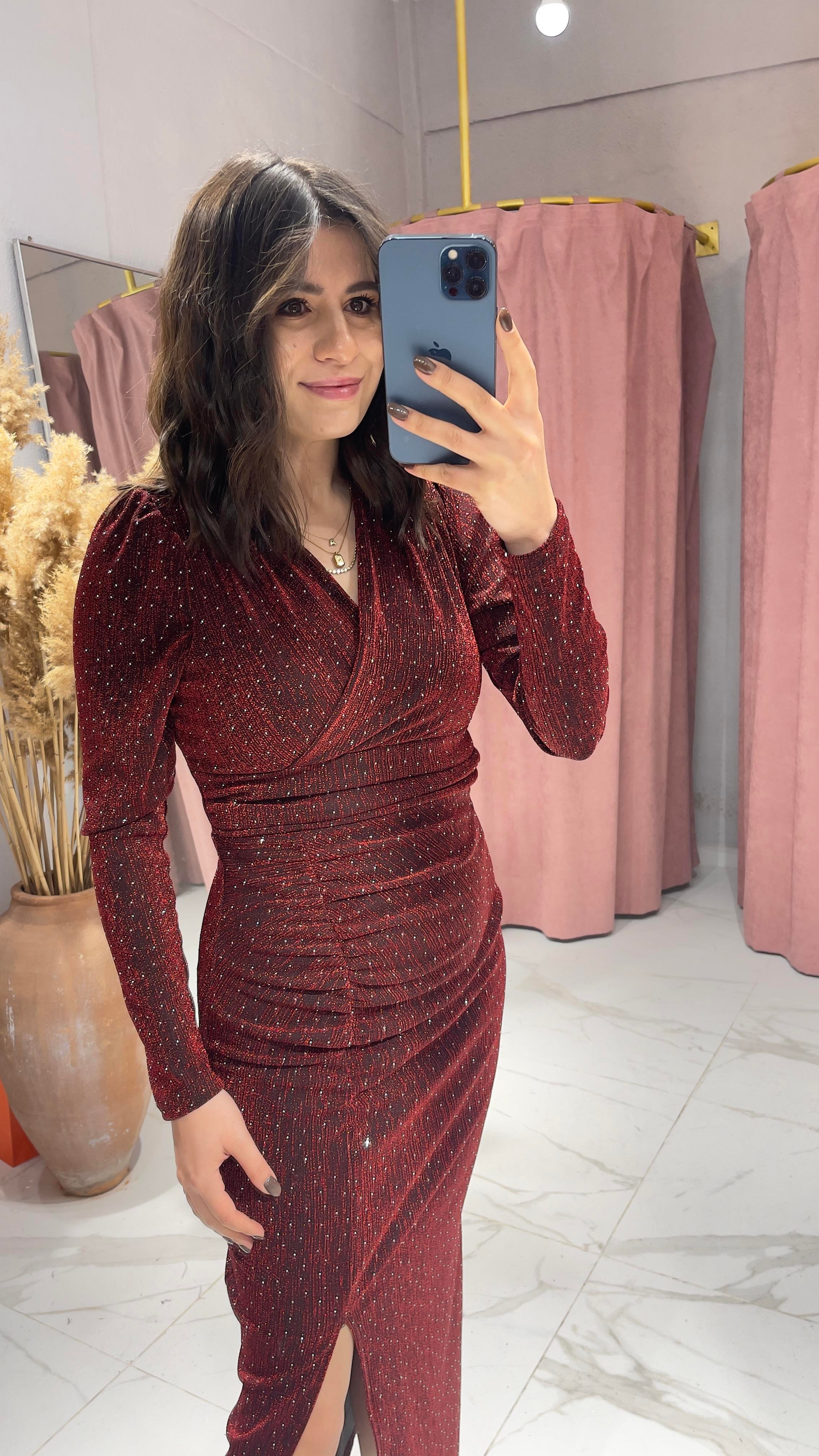 TAŞLI IŞILTILI SİM KUMAŞ DRAPE YIRTMAÇLI ELBİSE-BORDO