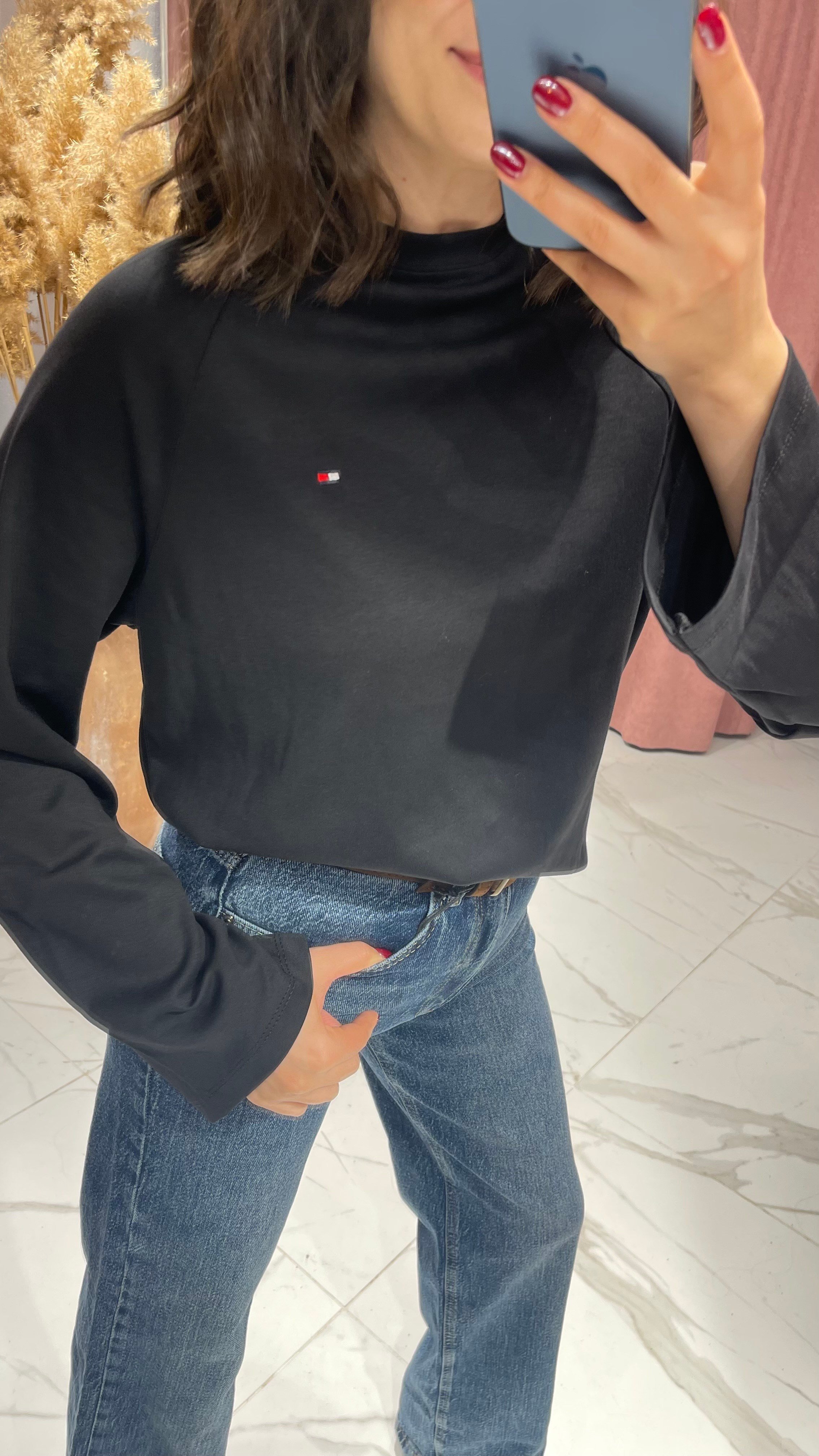 TMMY UZUN KOLLU SWEATSHİRT-SİYAH