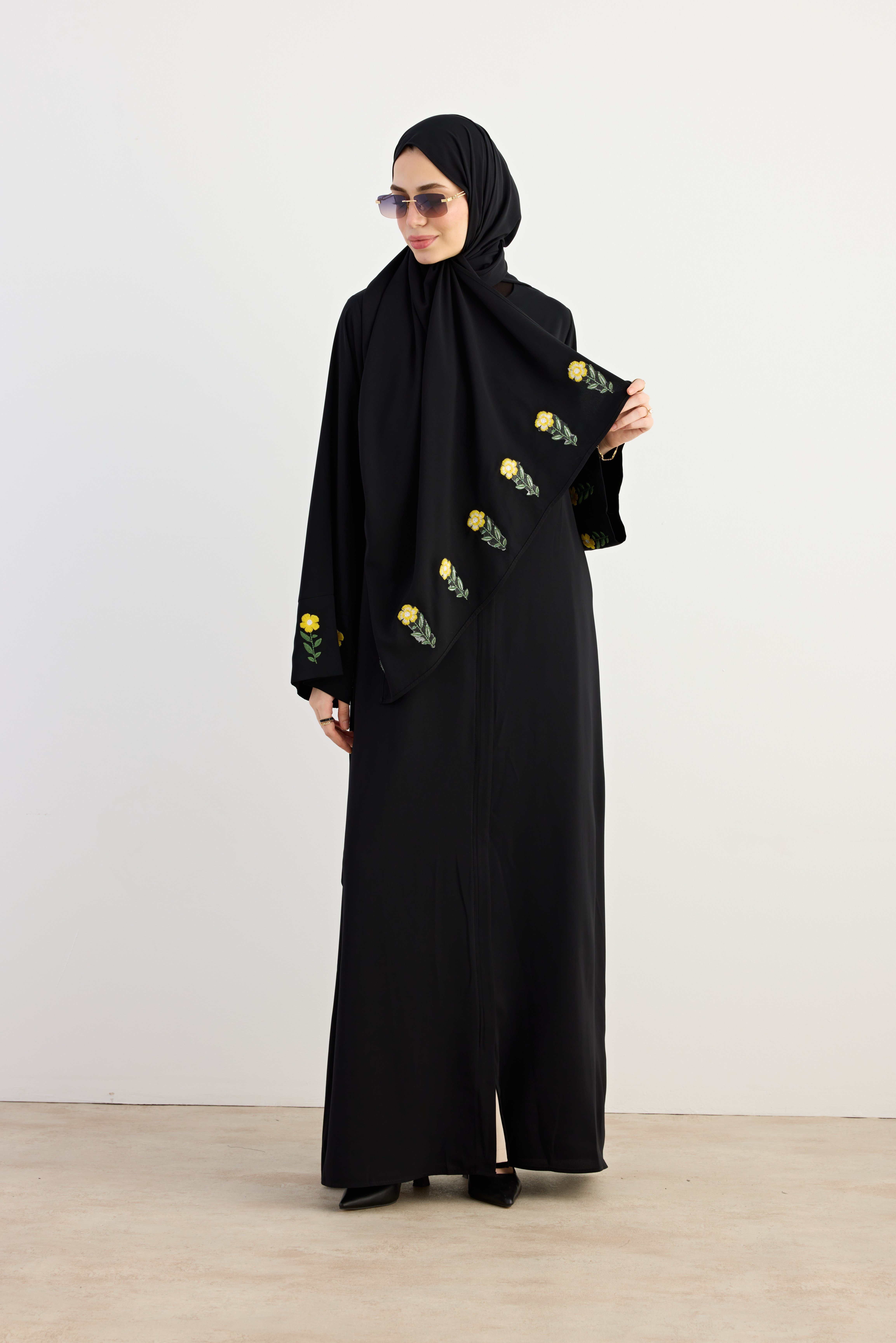Ande Tesettür, Sarı Papatya Nakışlı Abaya, Sarı Papatya Nakışlı Abaya - Siyah