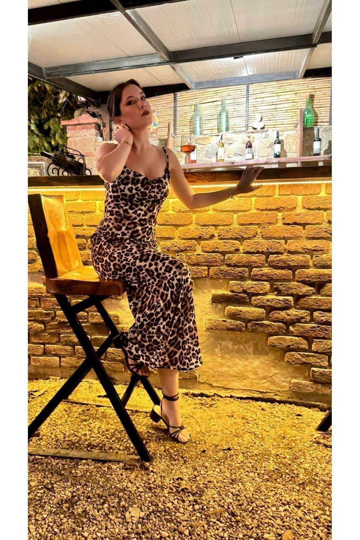 Leopar Desenli Askılı Seksi Saten Elbise