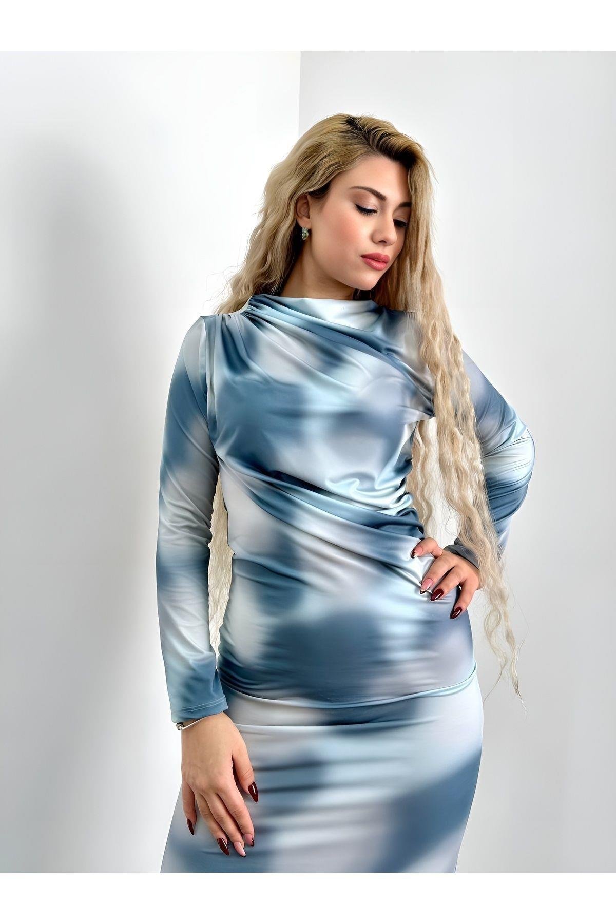  Maxi Boy Mavi Beyaz Batik Bodycone Drapeli Uzun Şık Elbise