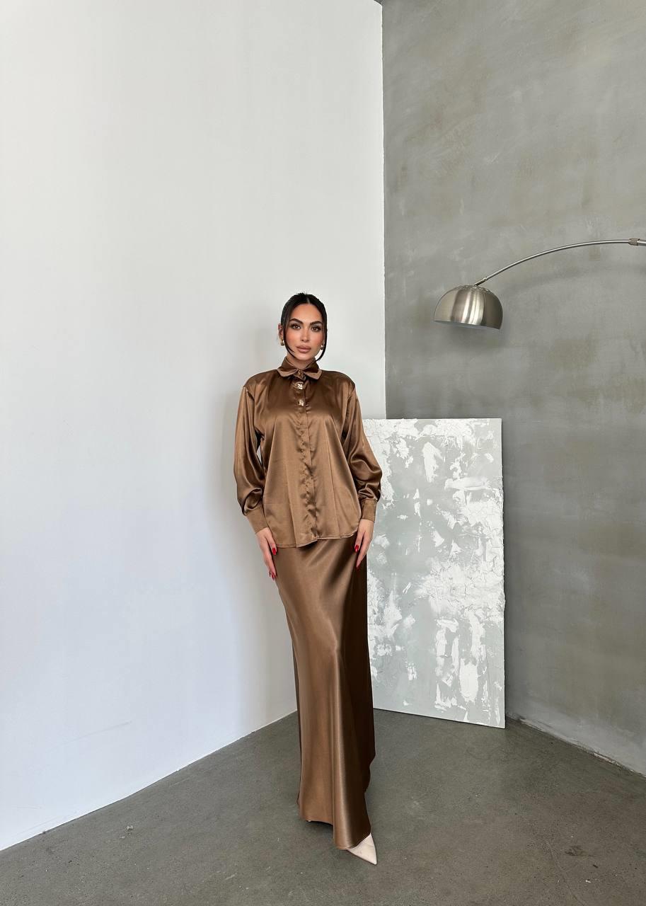  Özel Tasarım Taş Detaylı Pudra Nude Oversize Saten Gömlek  Özel Tasarım Taş Detaylı Pudra Nude Oversize Saten Gömlek