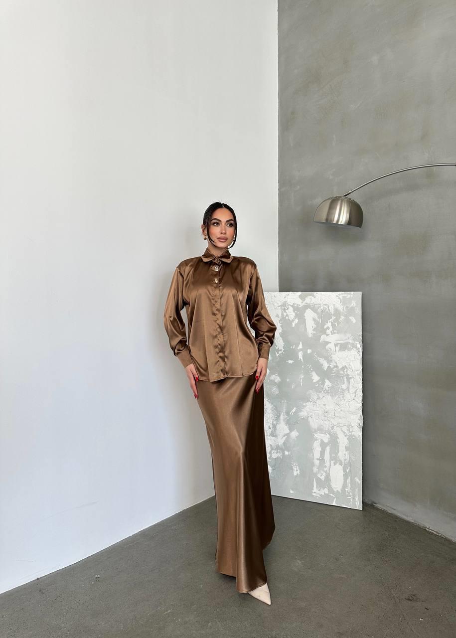  Özel Tasarım Taş Detaylı Pudra Nude Oversize Saten Gömlek  Özel Tasarım Taş Detaylı Pudra Nude Oversize Saten Gömlek