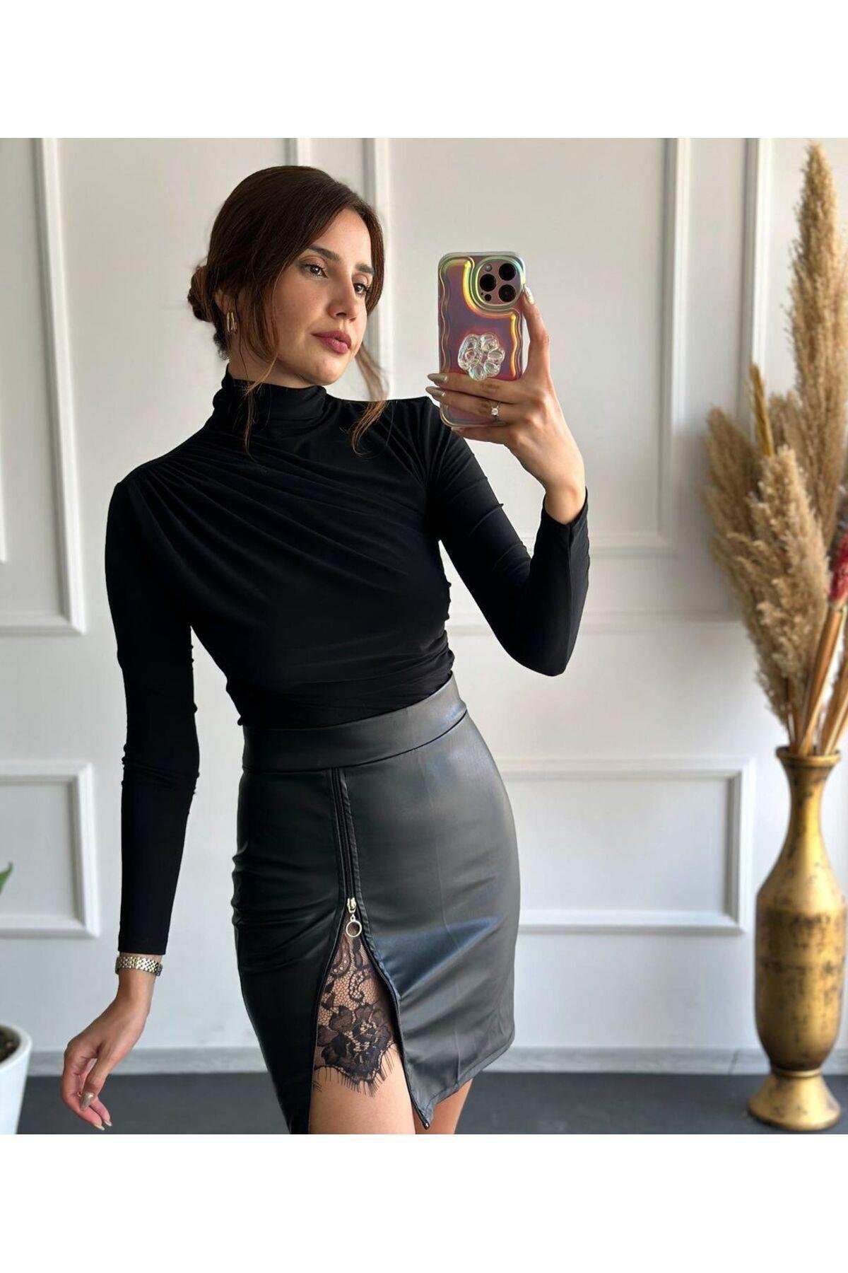 Drape Detaylı Balıkçı Yaka Boğazlı  Body Siyah Şık Bluz
