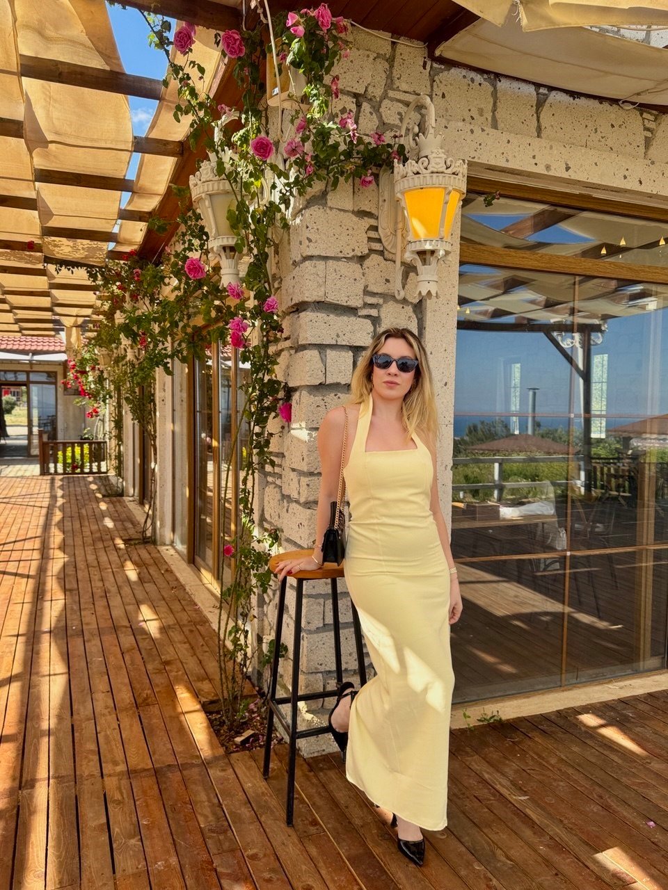 Halter Yaka Yırtmaçlı Midi Elbise Sarı Halter Yaka Yırtmaçlı Midi Elbise Sarı