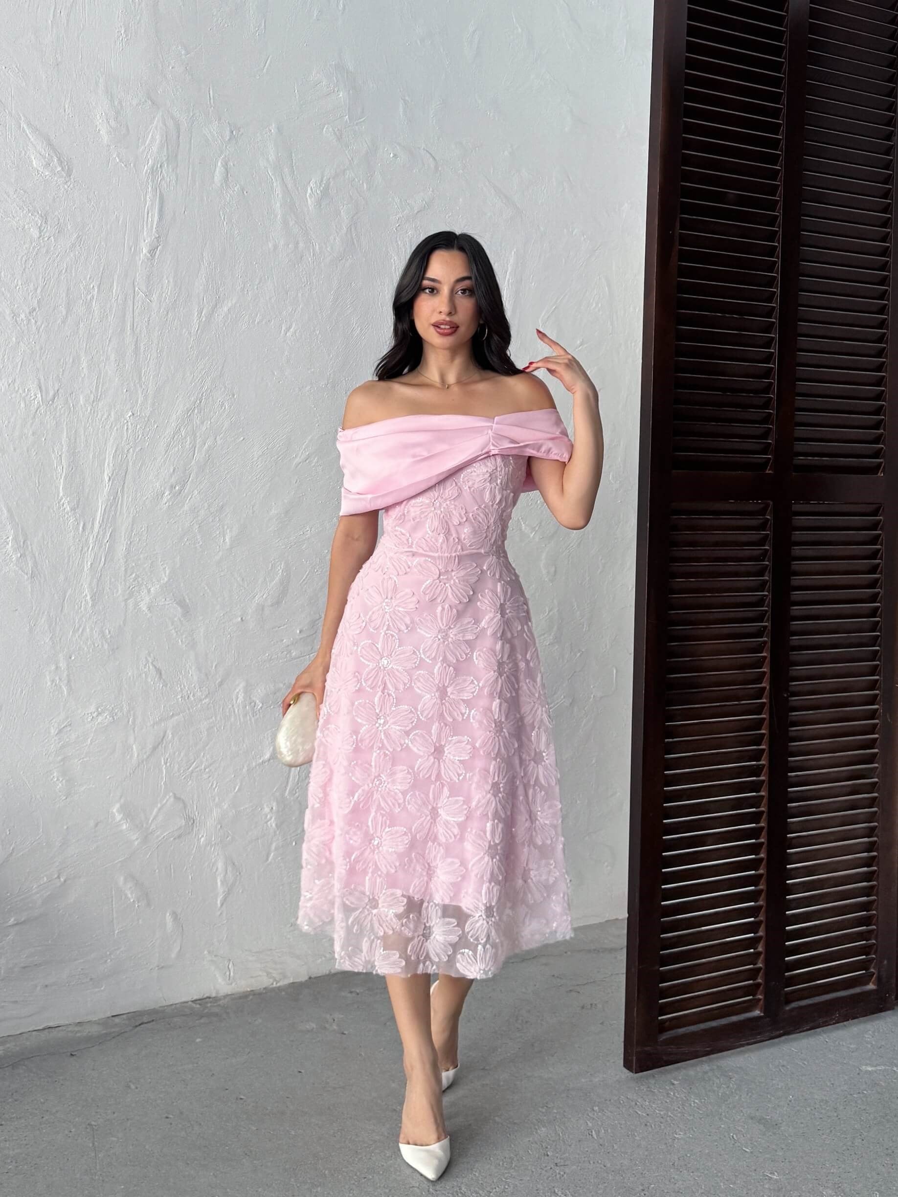 LILIA Midi Abiye Elbise - Pembe LILIA Pembe Madonna Yaka Çiçekli Midi Abiye Elbise