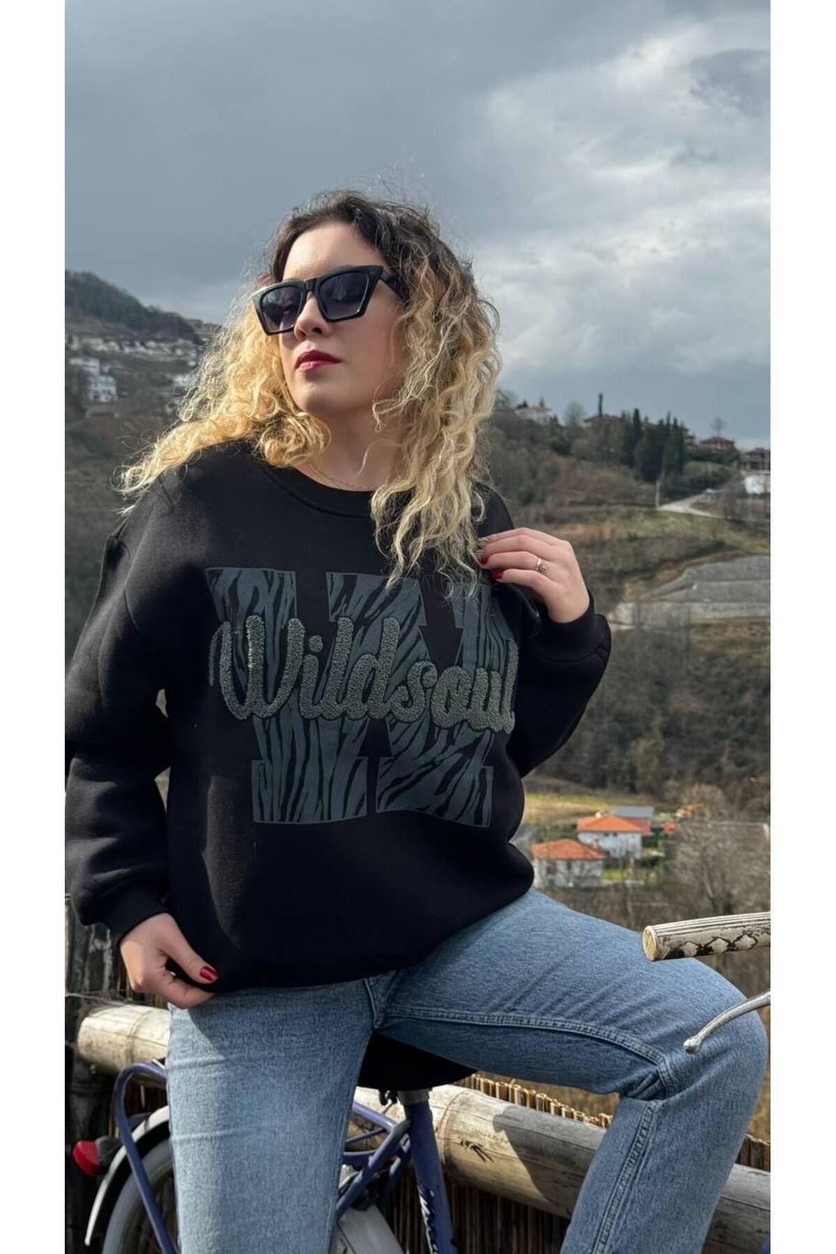 Nakış İşlemeli WildSoul Siyah  Sweatshirt