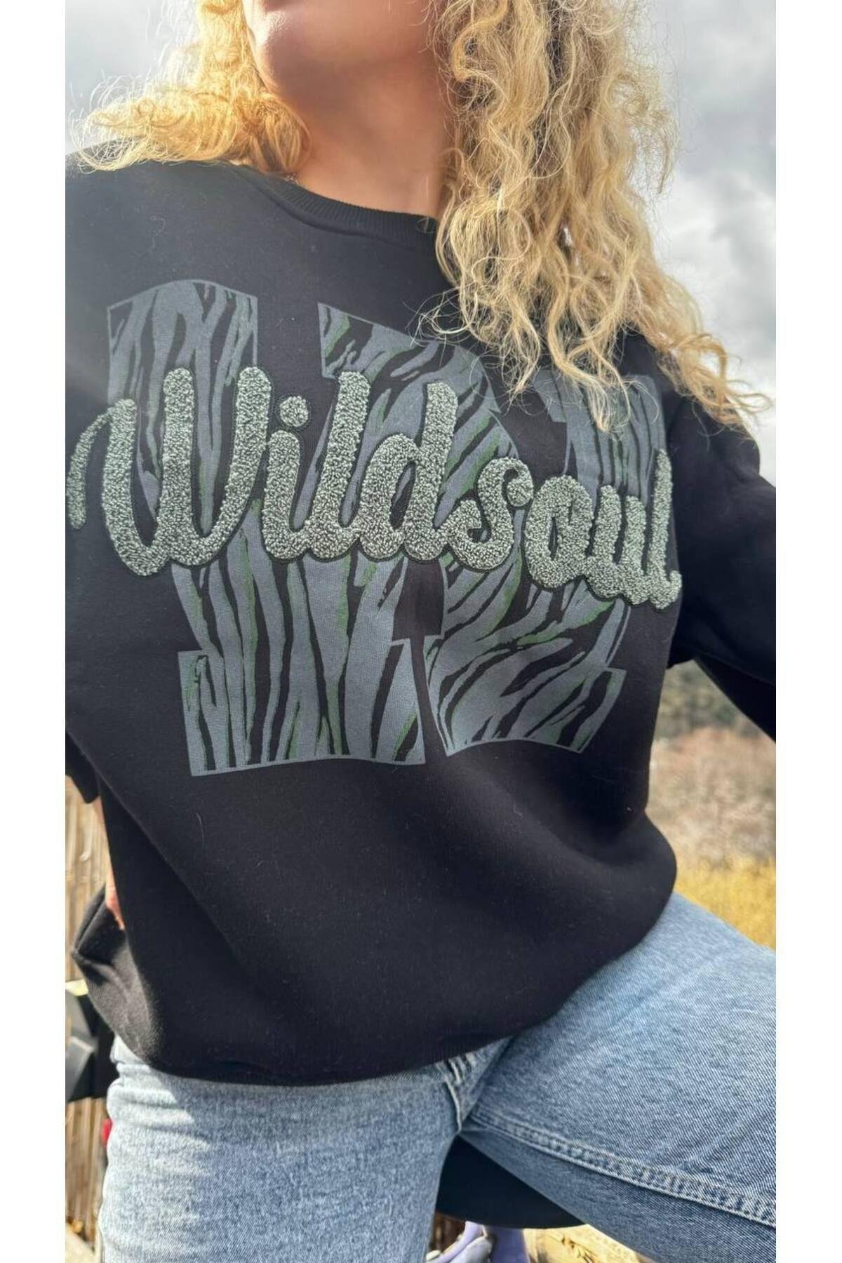 Nakış İşlemeli WildSoul Siyah  Sweatshirt