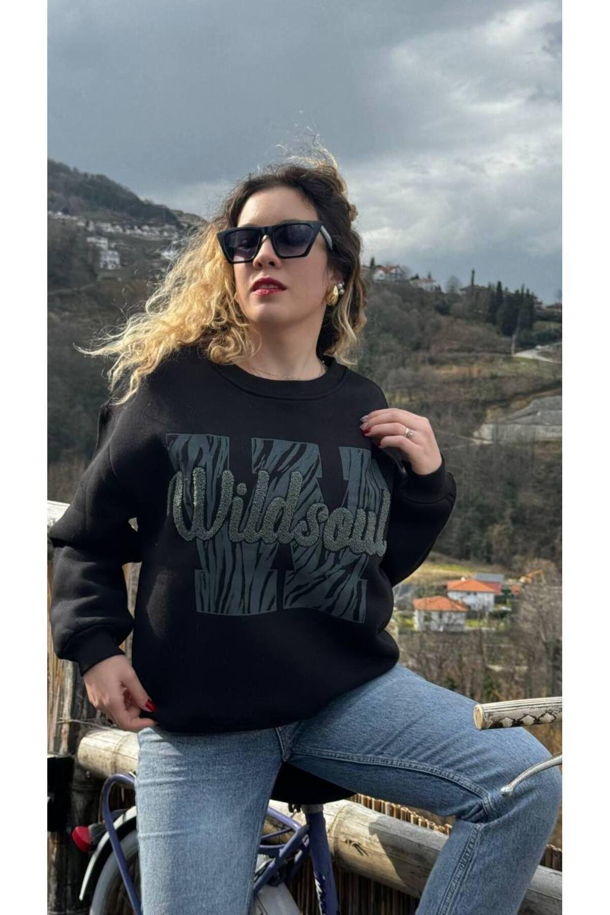 Nakış İşlemeli WildSoul Siyah  Sweatshirt
