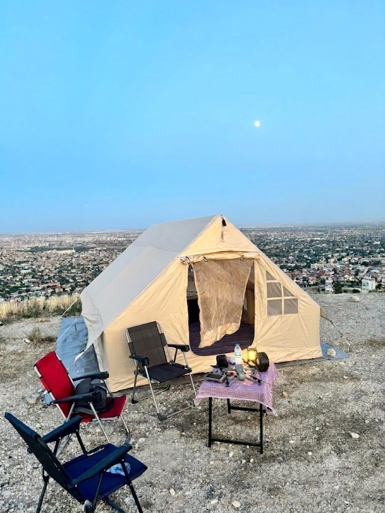 Çadır Dünyası 12 Kişilik Dev Şişme Kamp Çadırı - 400x300 cm - 210 cm Yükseklik (Alt Branda Hediyeli)