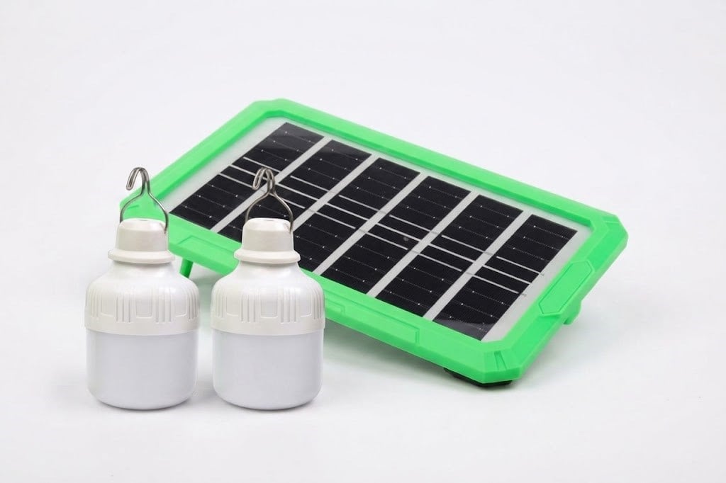 Çadır Dünyası Panther PT-S600 Solar Kamp Aydınlatma Seti - 2 Adet LED Ampullü, 3600mAh Powerbank Özellikli Güneş Enerjili Şarjlı Lamba Seti