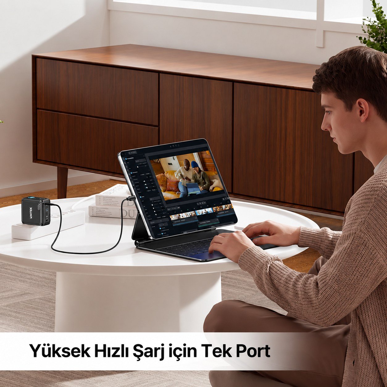 UNITEK REXO 100W 4 PORTLU AKILLI EKRANLI GAN SARJ CİHAZI (P1132ABK01-EU)