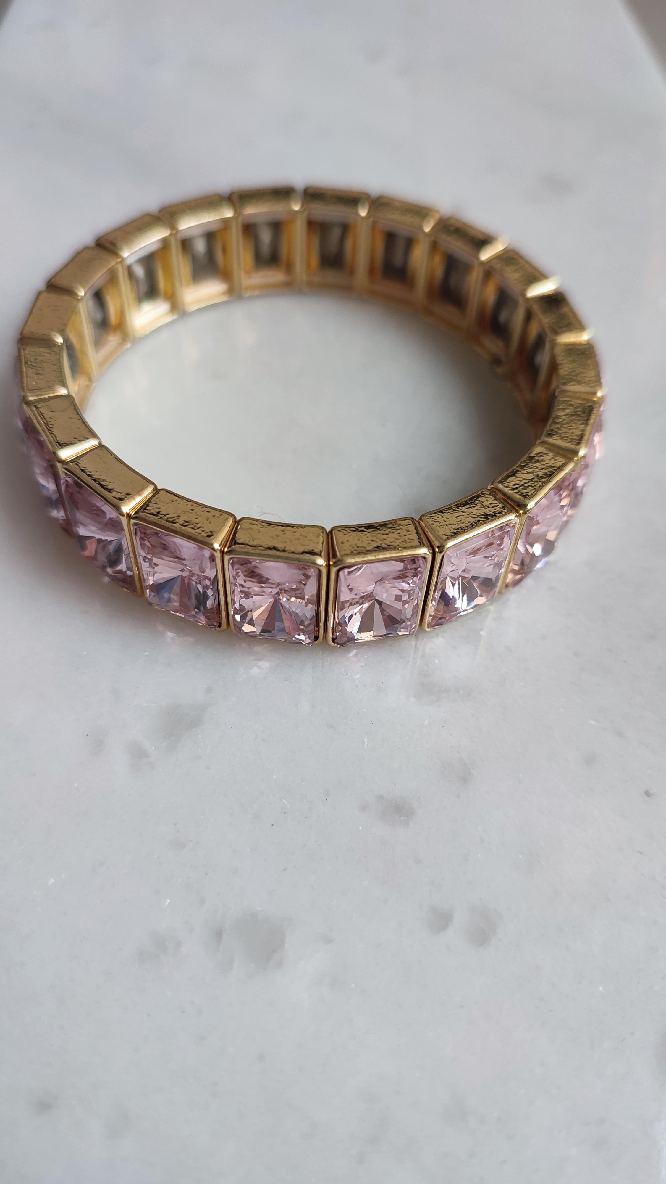 ALTIN KAPLAMA GOLD PEMBE TAŞLI KARE LASTİK BİLEKLİK 