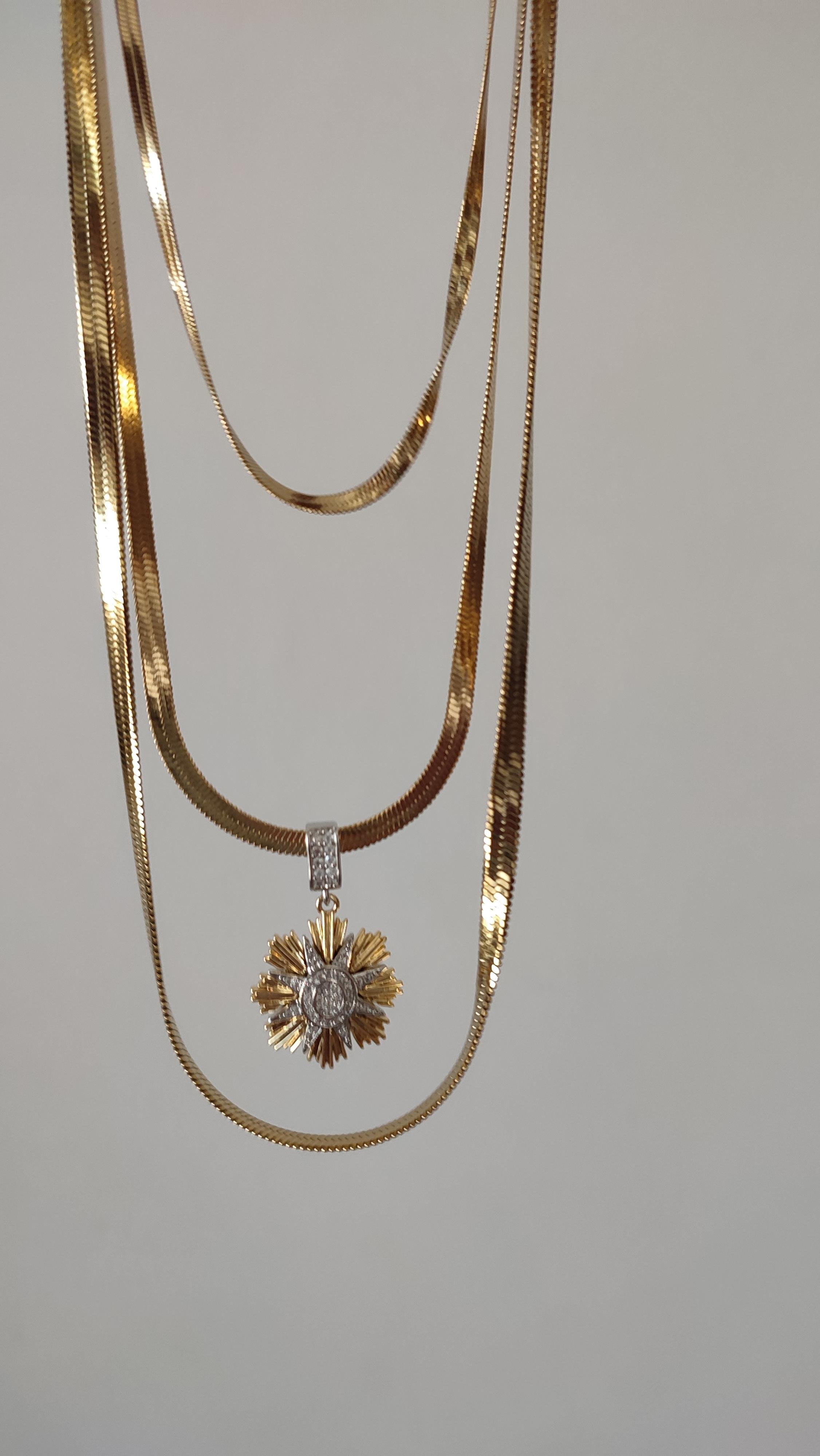 ÇELİK GOLD GÜNEŞ CHARMLI ÇOKLU KOLYE 
