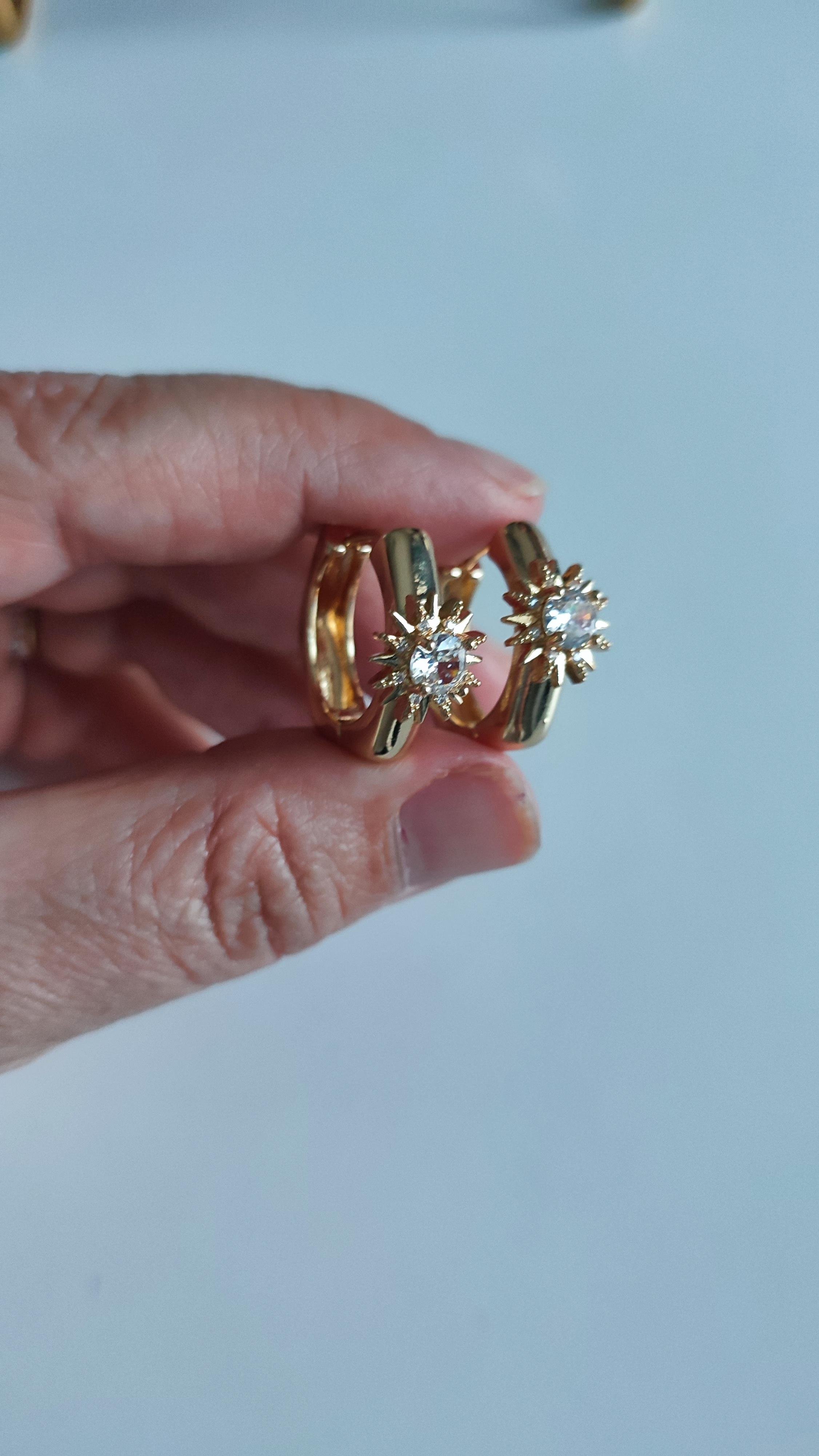ÇELİK GOLD ŞEKİLLİ ÜZERİ YILDIZ KÜPE 