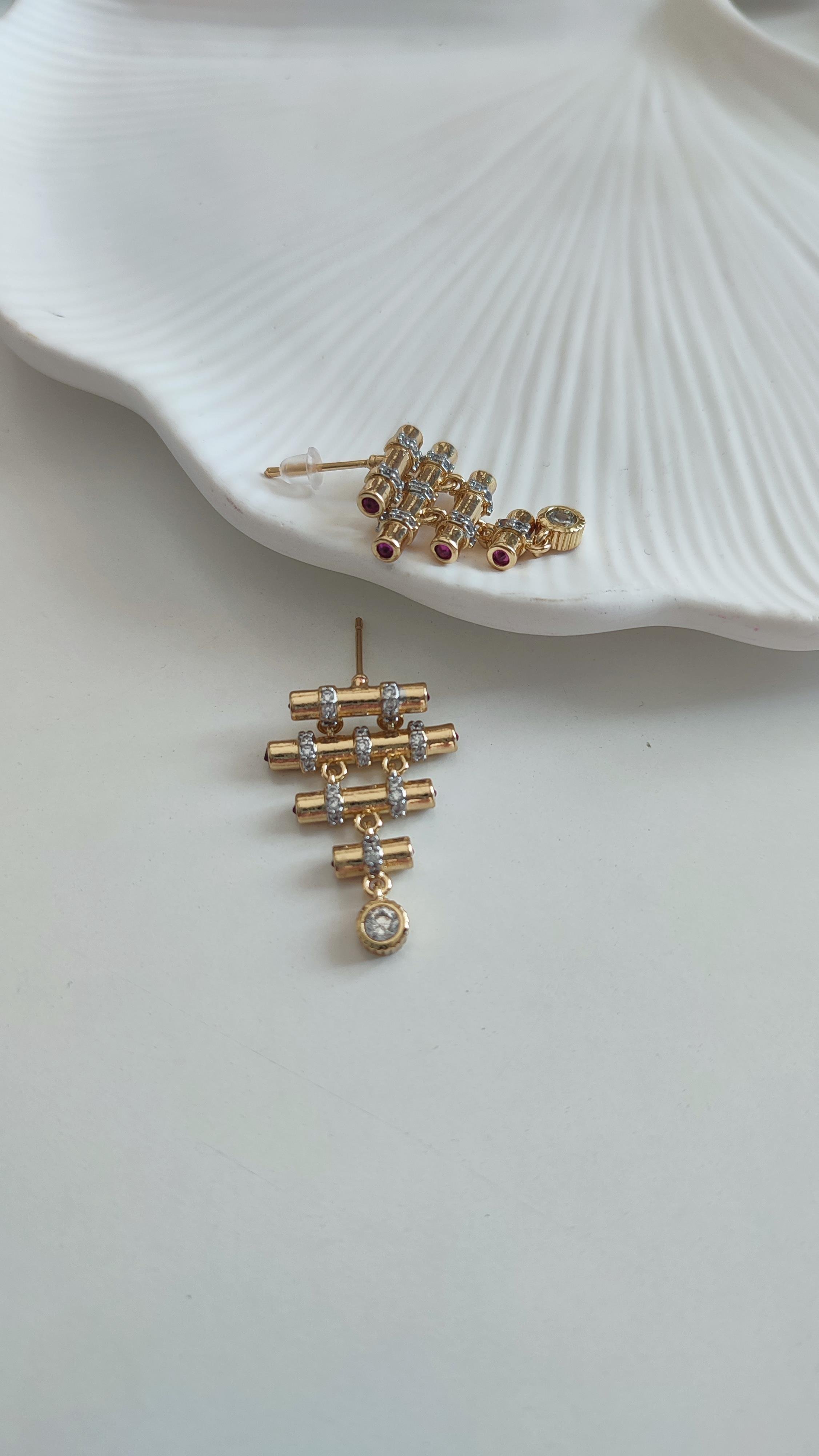 ÇELİK  GOLD TAŞLI MARKA MODEL KÜPE 