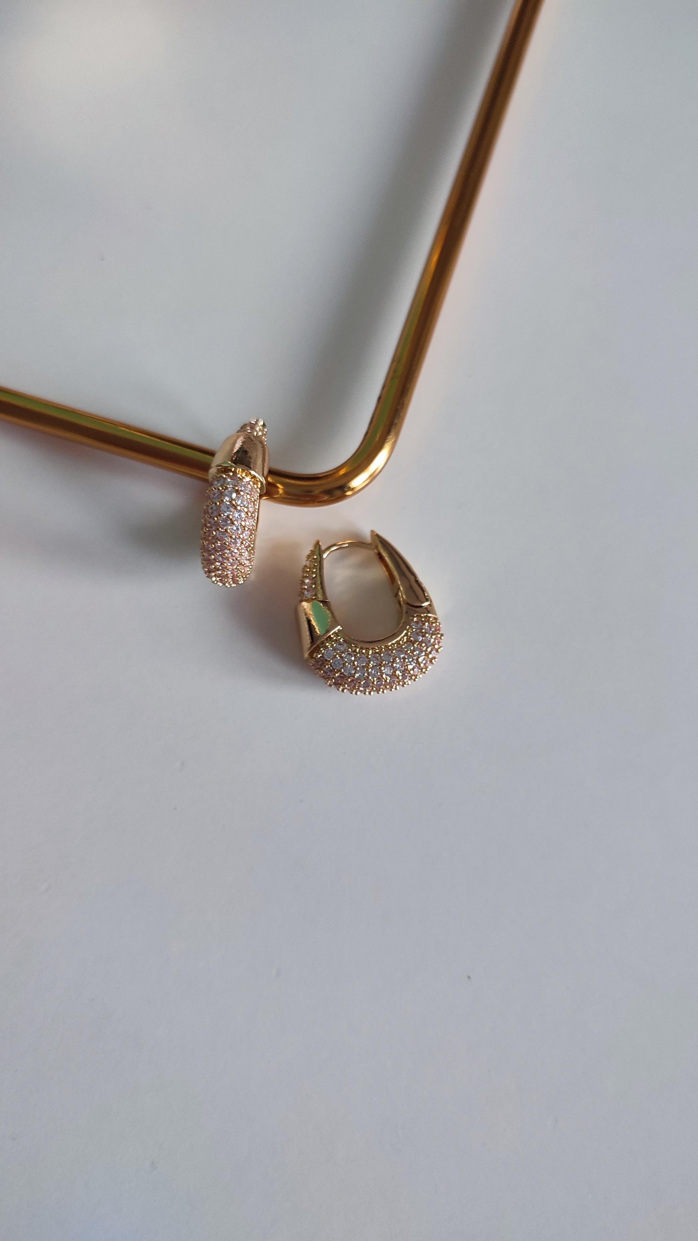 ÇELİK GOLD TAŞLI OVAL HALKA KÜPE 