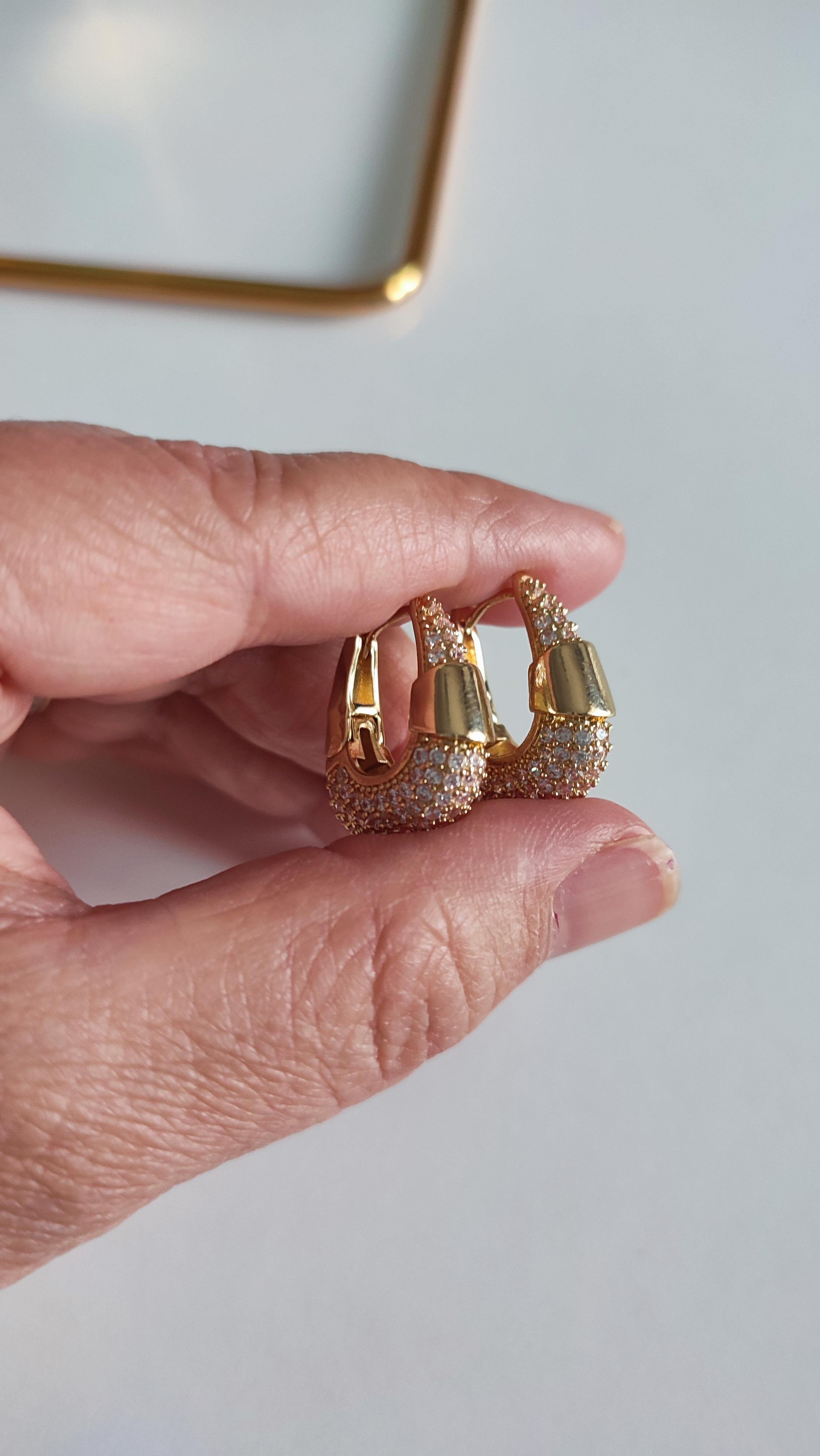 ÇELİK GOLD TAŞLI OVAL HALKA KÜPE 