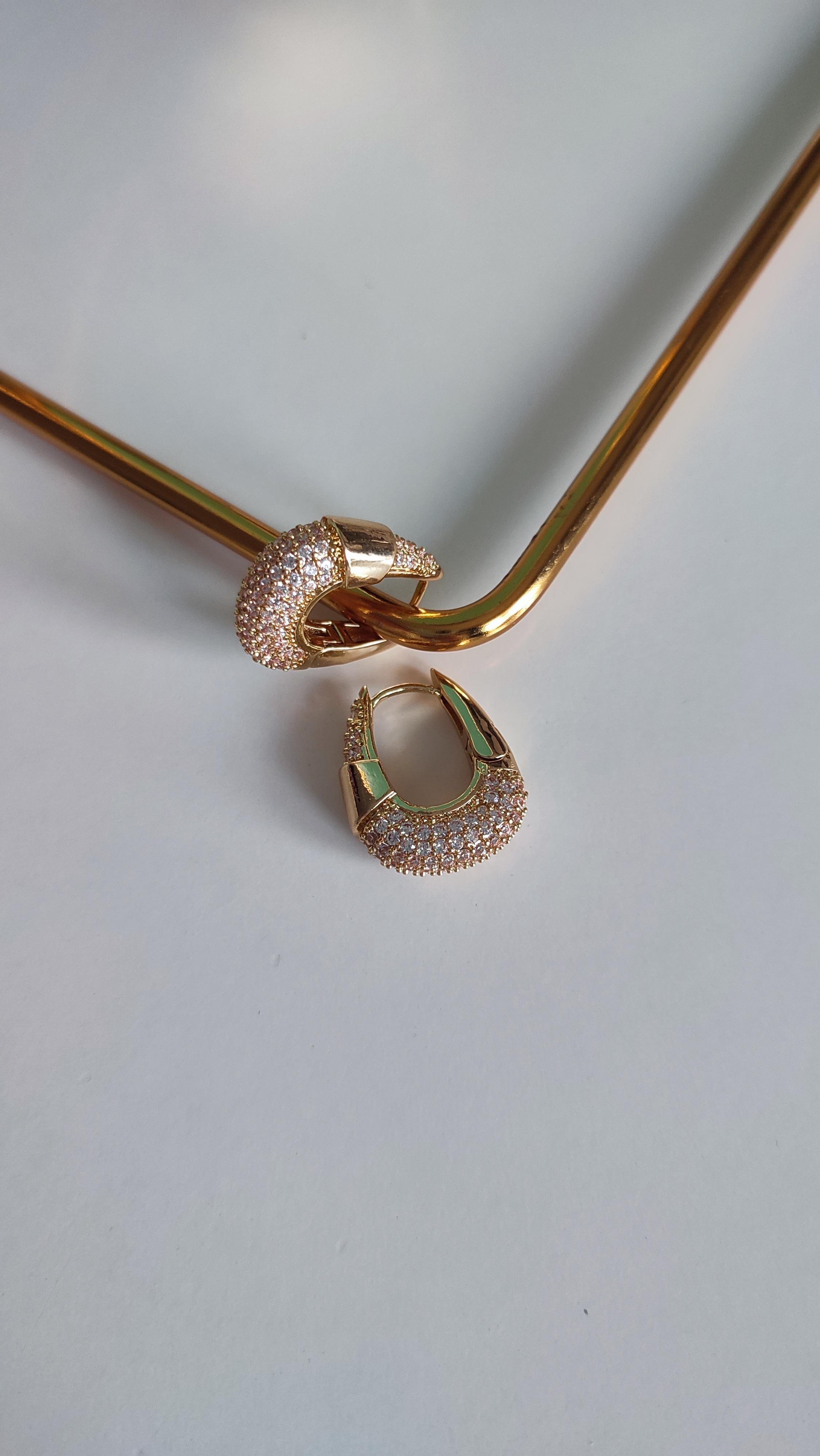 ÇELİK GOLD TAŞLI OVAL HALKA KÜPE 