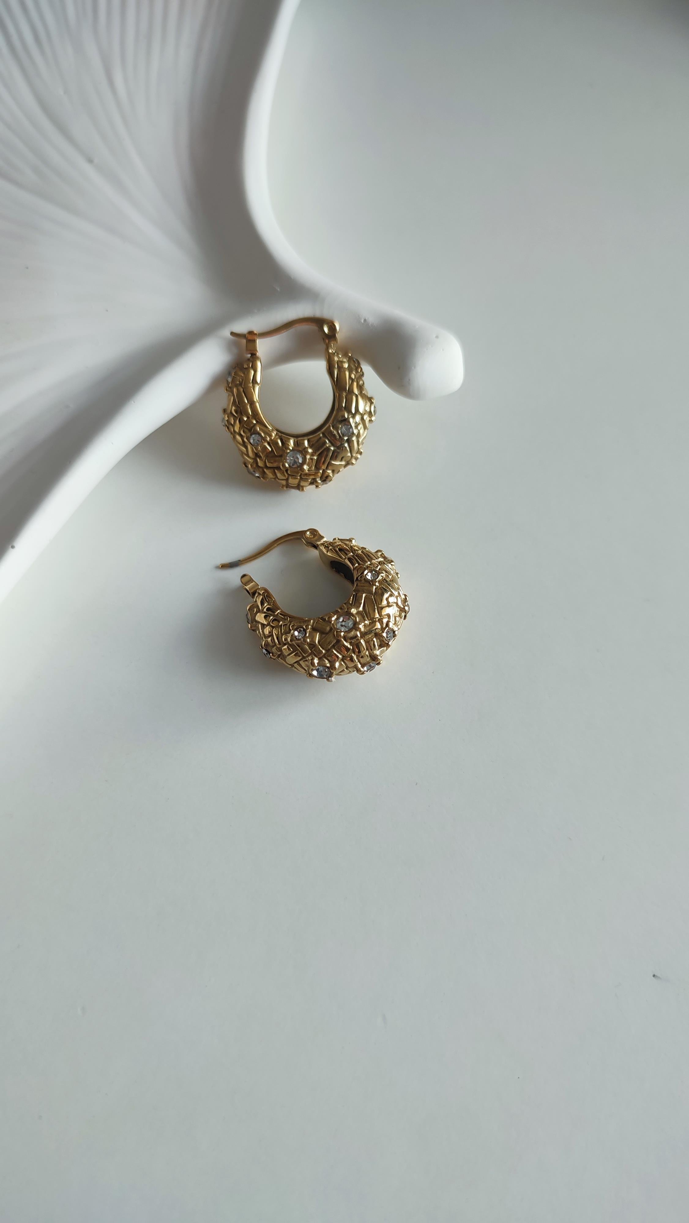 ÇELİK GOLD ÜZERİ TAŞLI SEPET KÜPE 