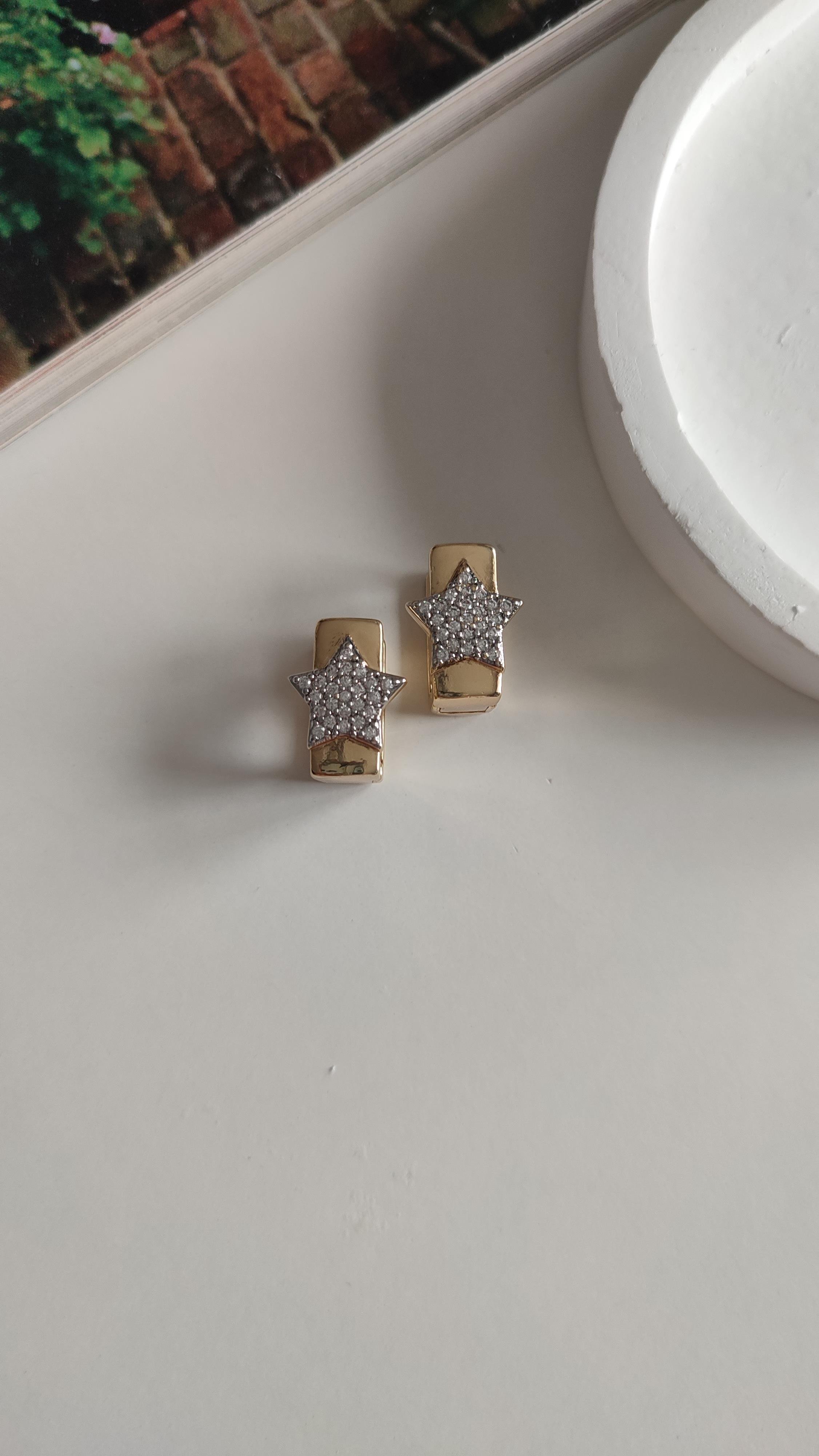 ÇELİK GOLD ÜZERİ TAŞLI YILDIZ KARE KÜPE 