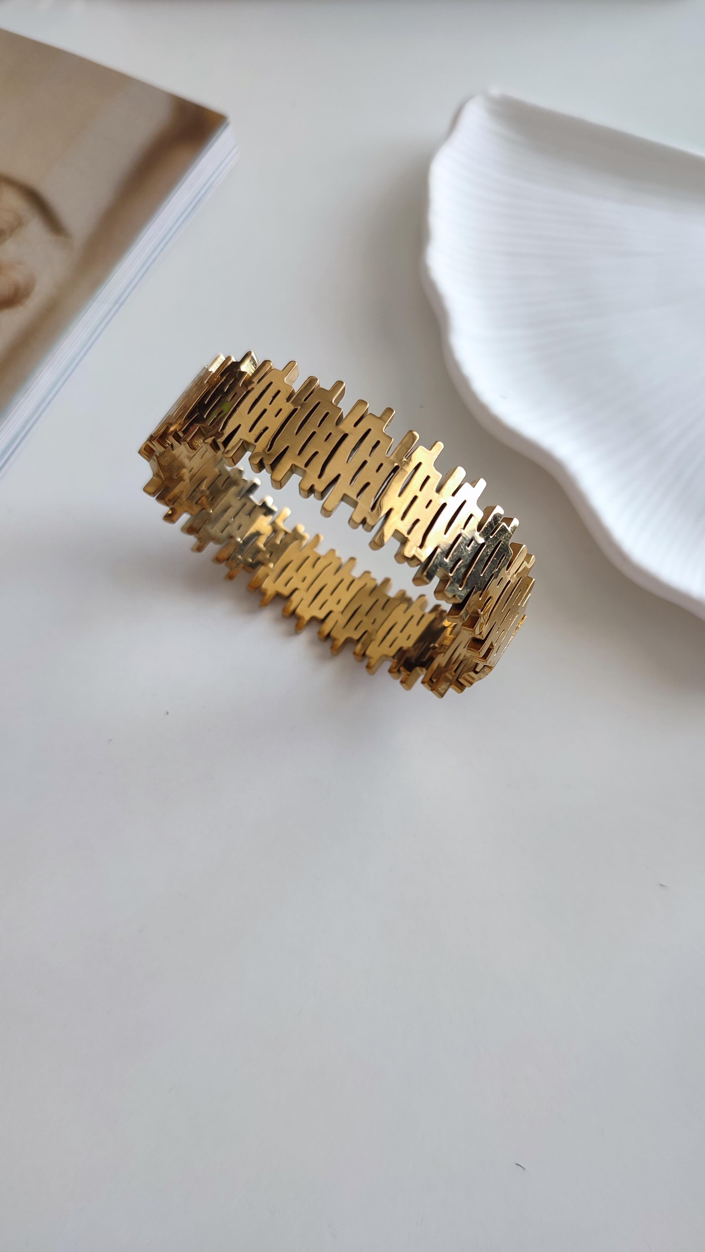 ÇELİK GOLD ZİKZAK DESENLİ KELEPÇE 