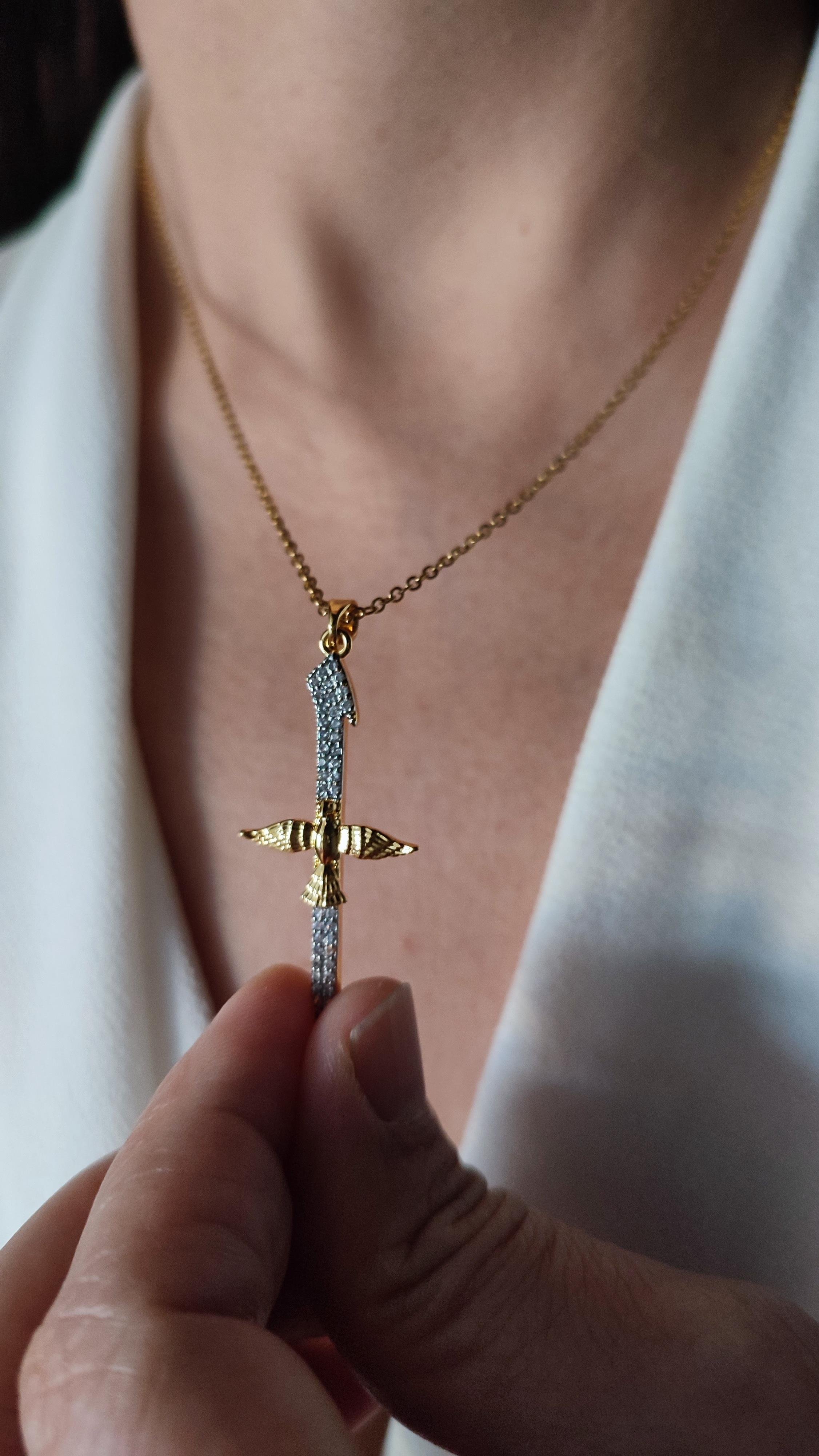 Çelik Gold Zirkon Taşlı Anka Kuşunda Elif Kolye (46 cm)