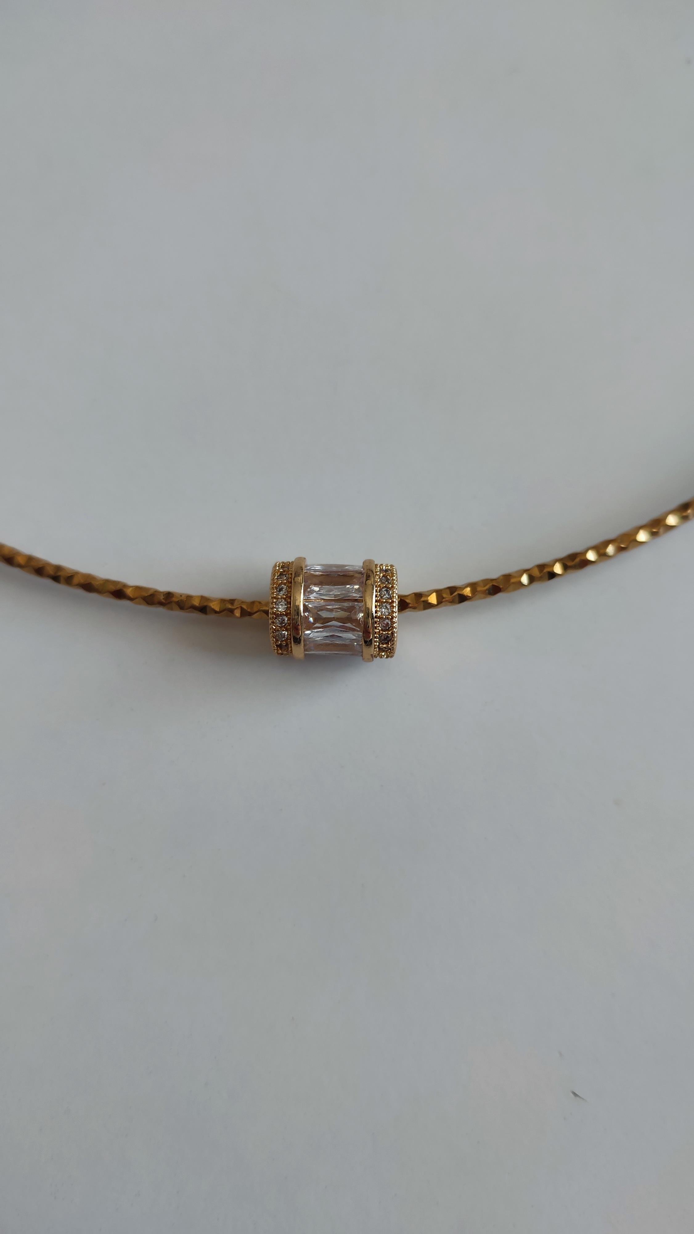 Çelik Ucu Topçuklu Choker Kolye 