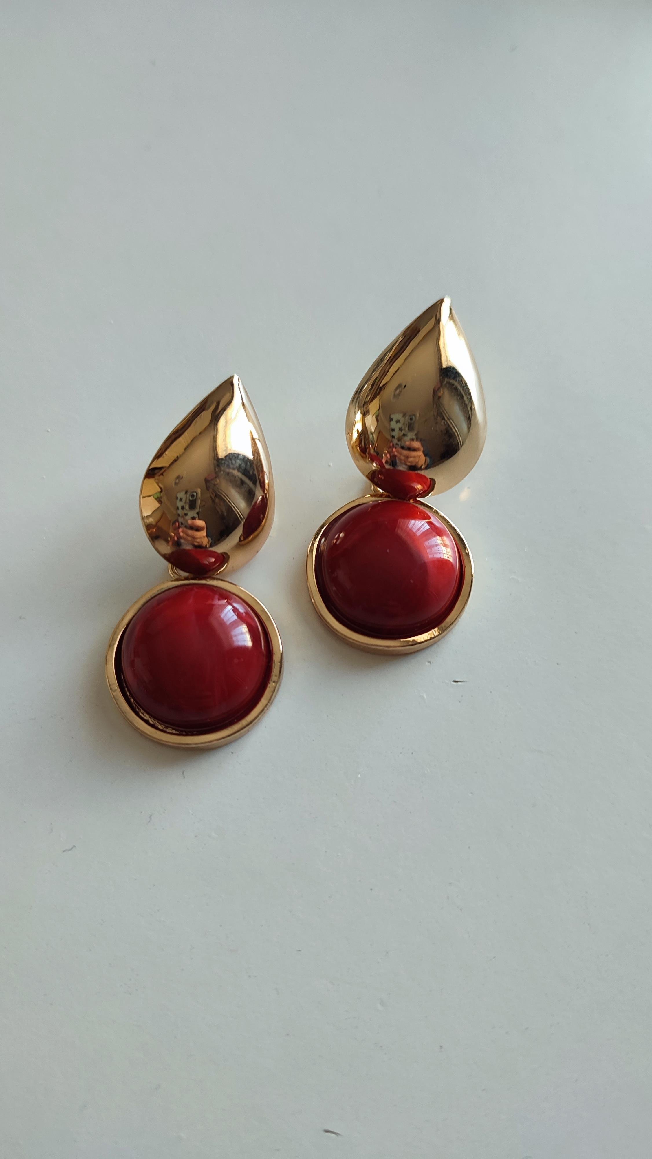 Gold Damla Modelde Bordo Küpe 