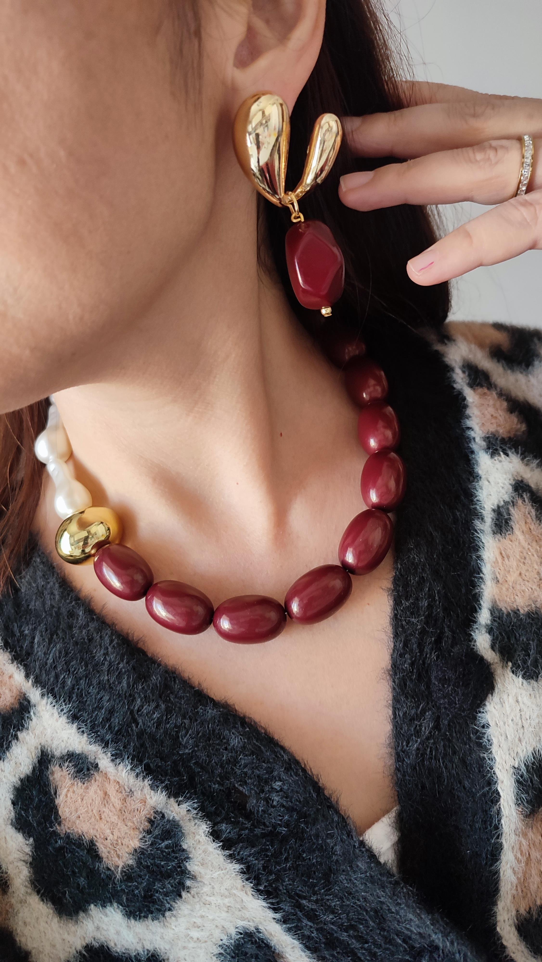 Gold Detaylı Bordo Küpe 
