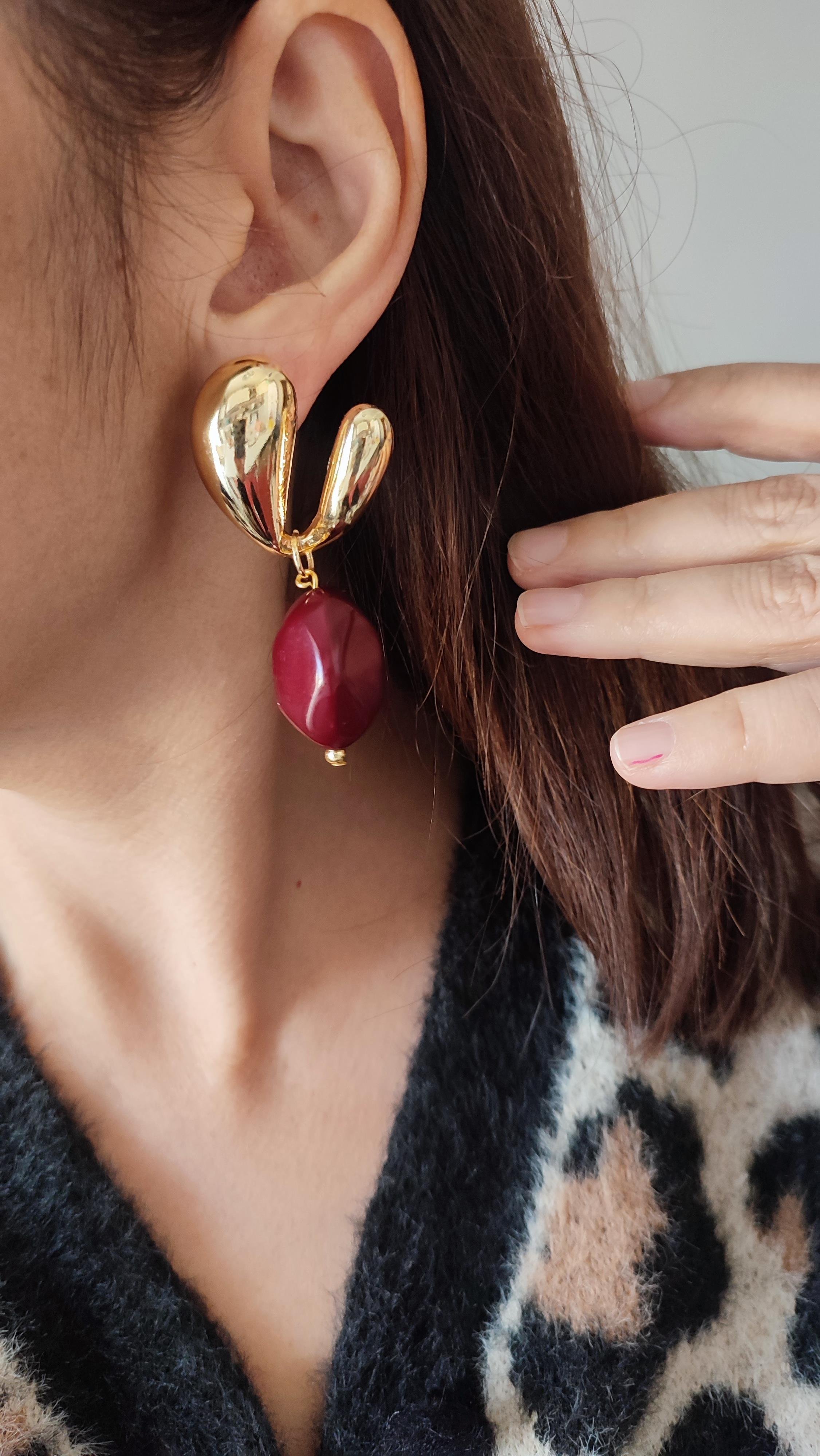 Gold Detaylı Bordo Küpe 