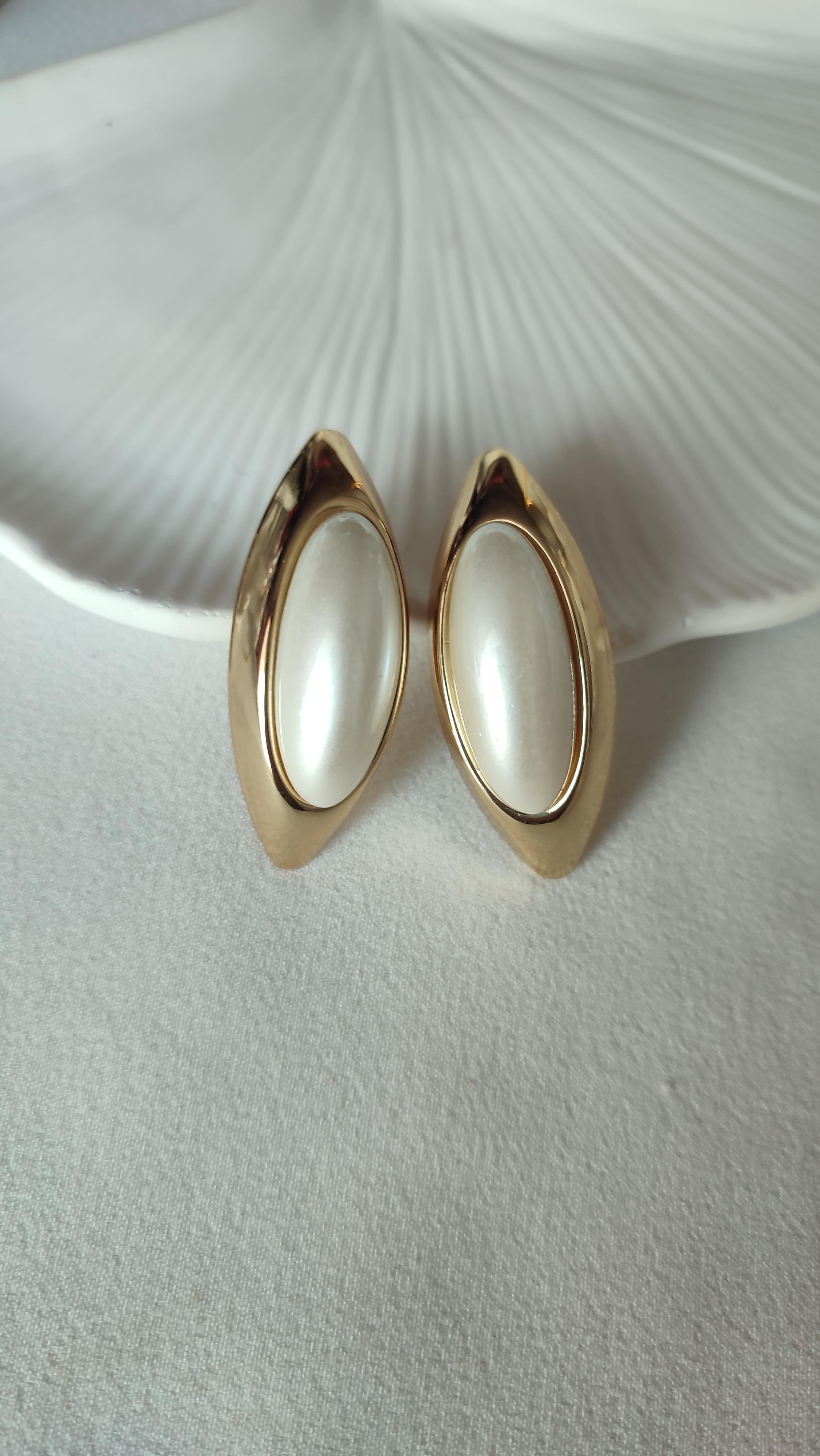 GOLD İNCİ GÖRÜNÜMLÜ MEKİK KÜPE 