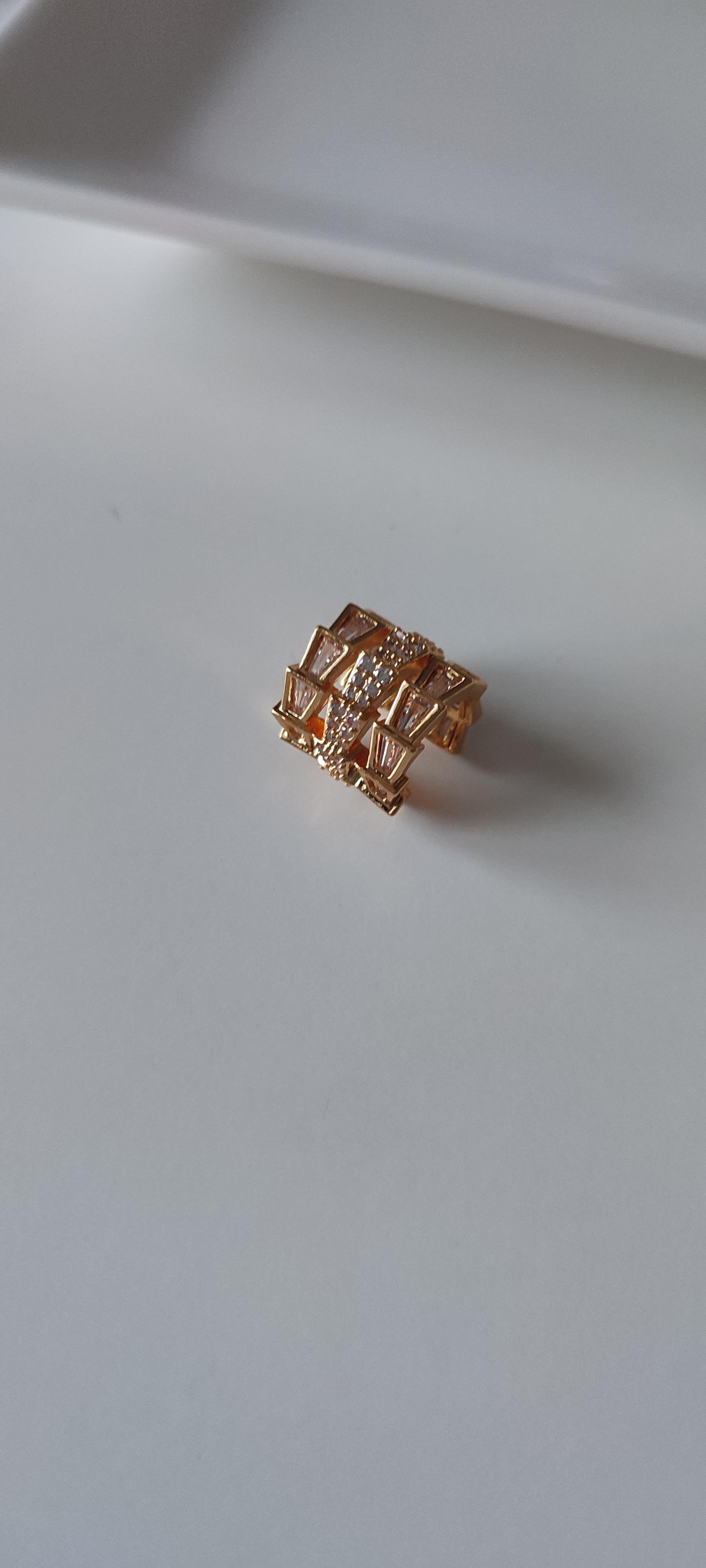 GOLD KESME TAŞLI ÜÇLÜ KIKIRDAK KÜPE 