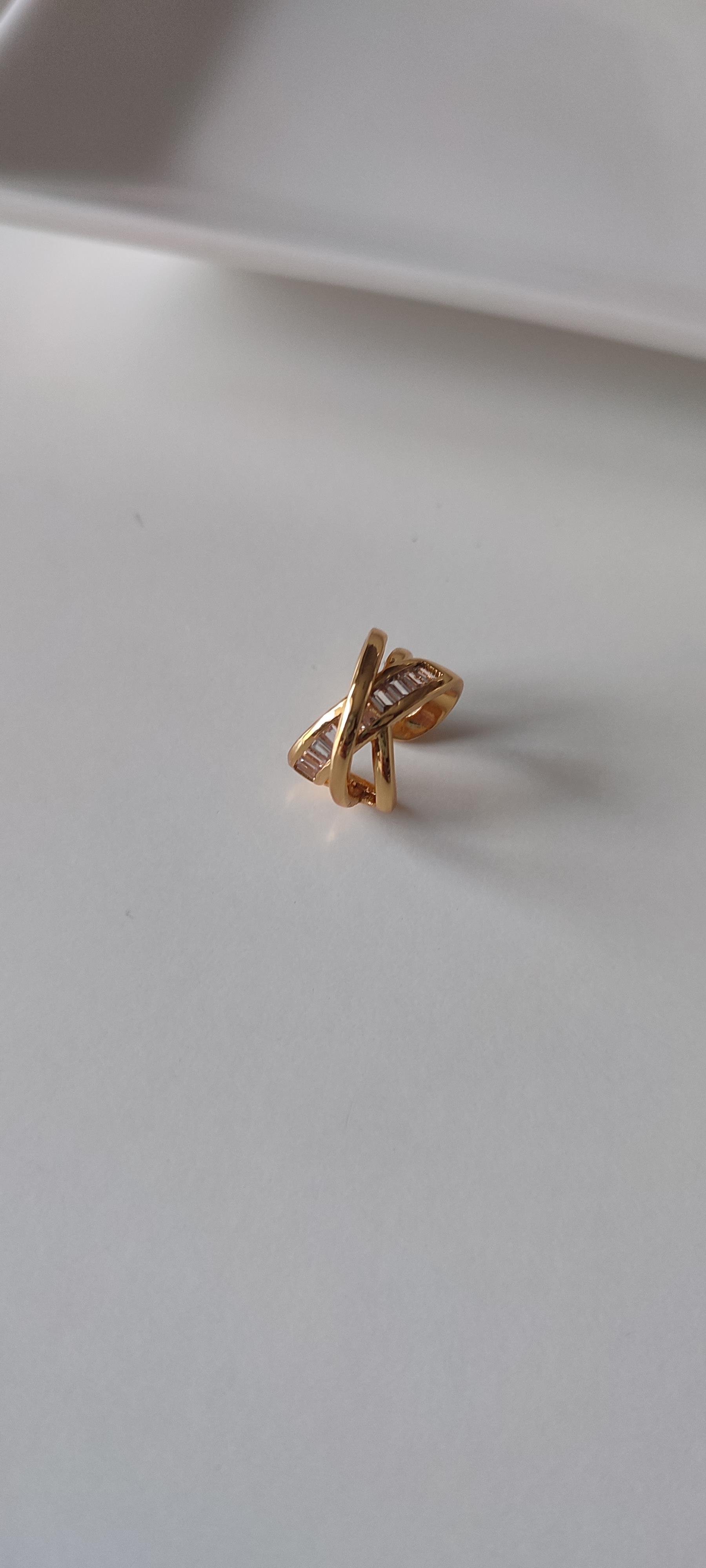 GOLD TAŞLI SARMAL MODEL KIKIRDAK KÜPE 