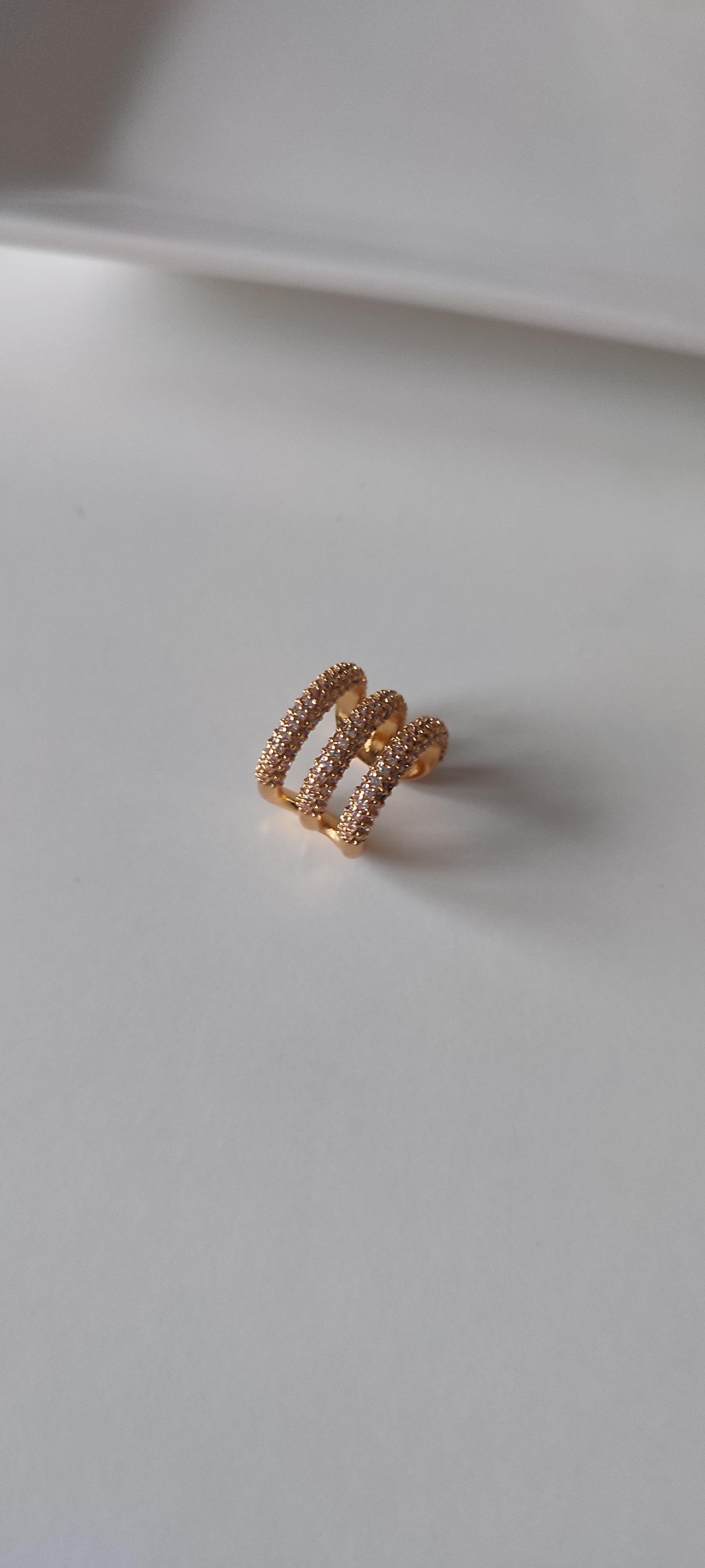 GOLD TAŞLI ÜÇLÜ KIKIRDAK KÜPE 