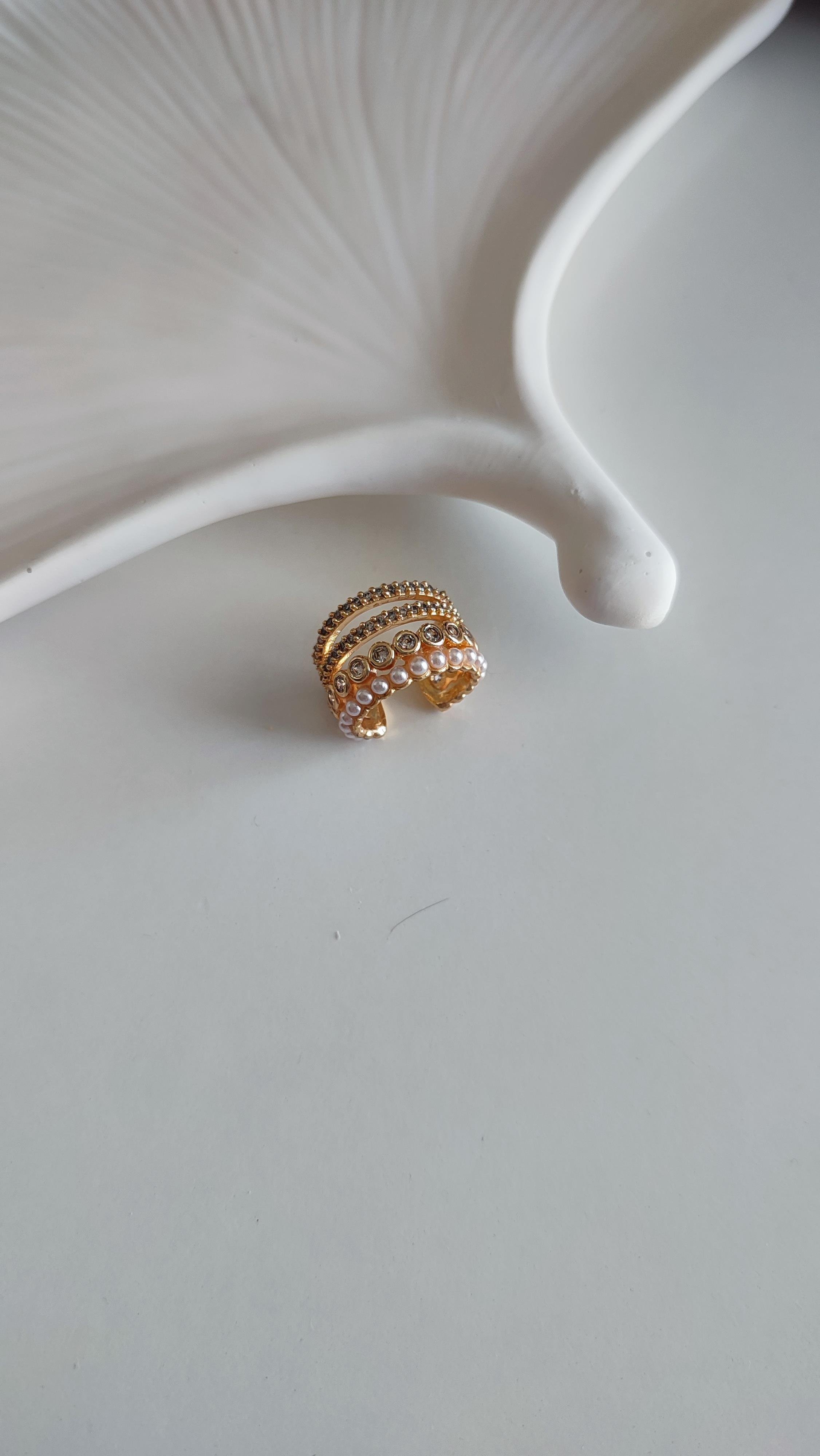 GOLD ÜZERİ İNCİLİ VE TAŞLI EARCUFF