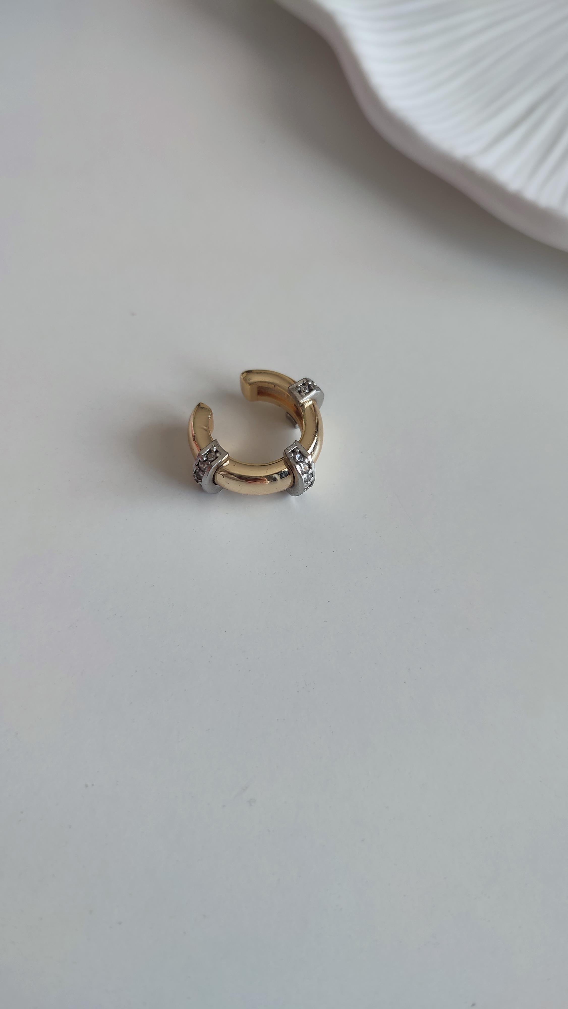 Gold Üzeri Silver Taşlı Kıkırdak Küpe 