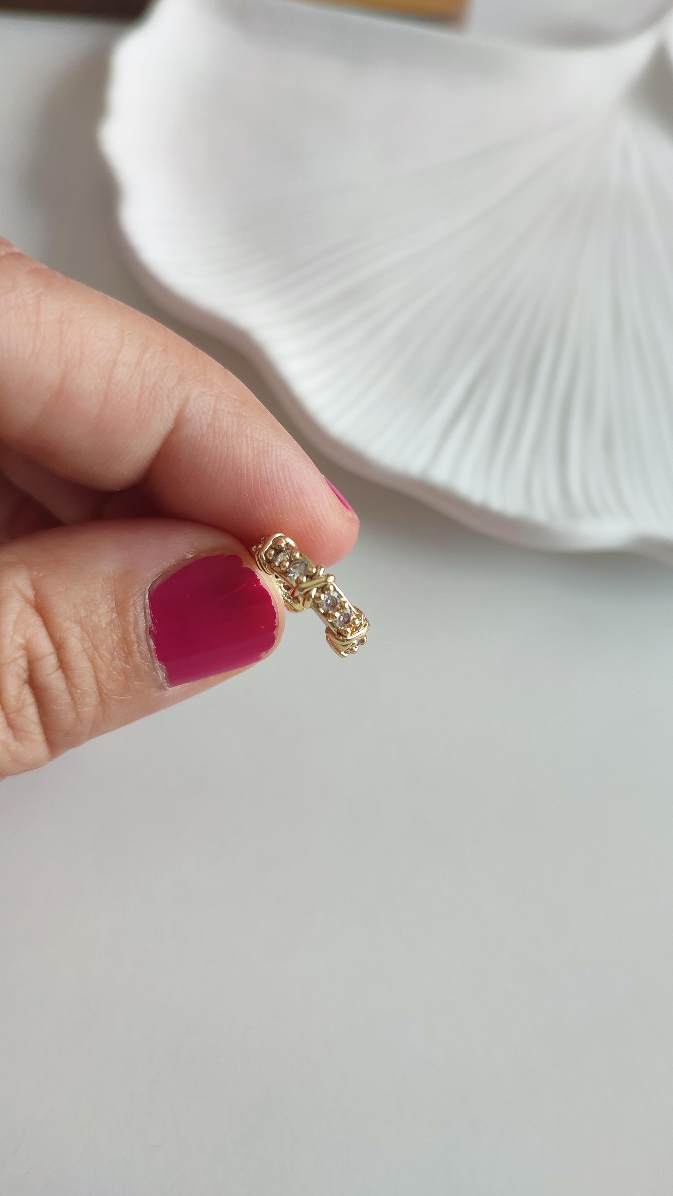 Gold Xoxo Taşlı Earcuff 