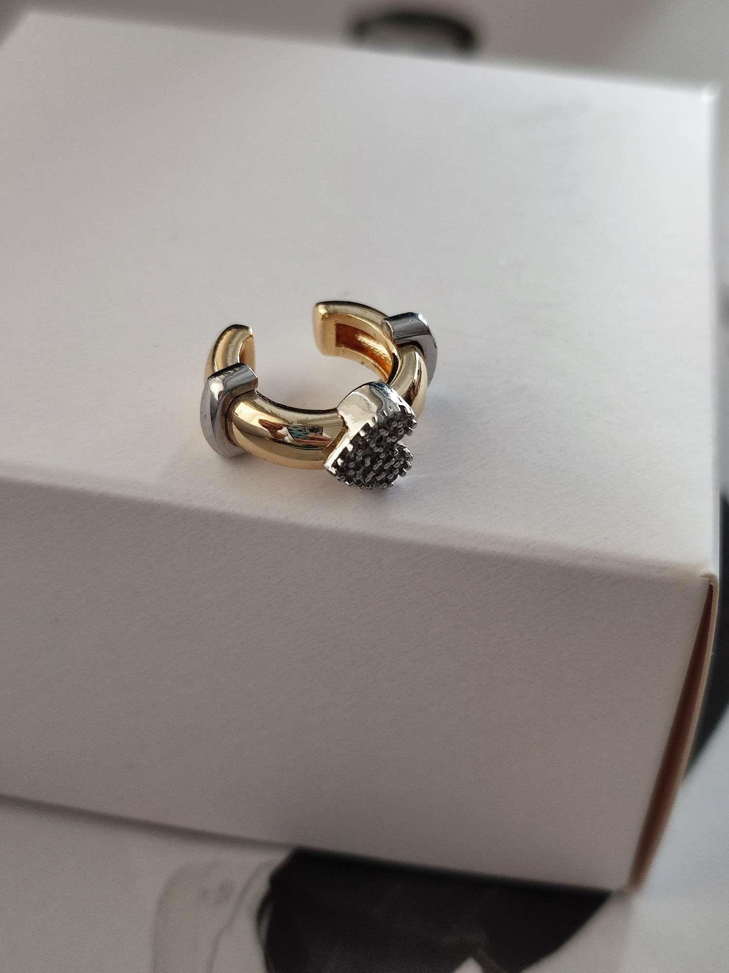 Gümüş Kaplama Marka Model Gold Üzeri Kalp Detaylı Kıkırdak Küpe