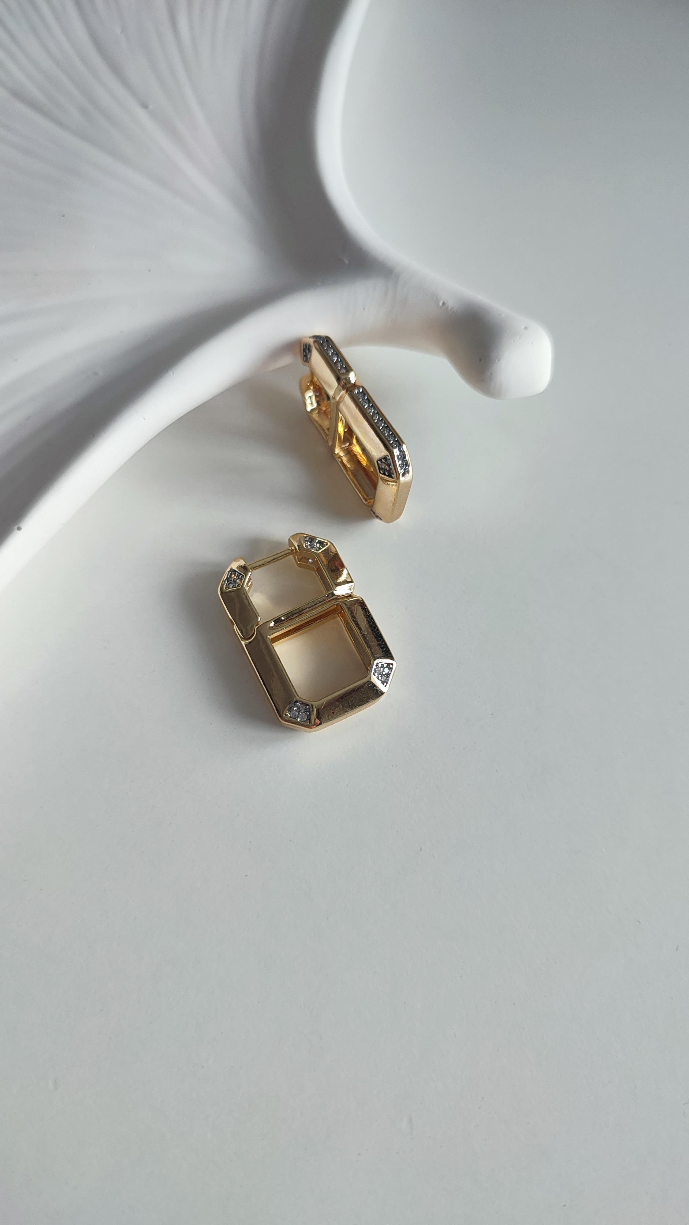 İTHAL GOLD DİKDÖRTGEN SERENAY KÜPESİ 