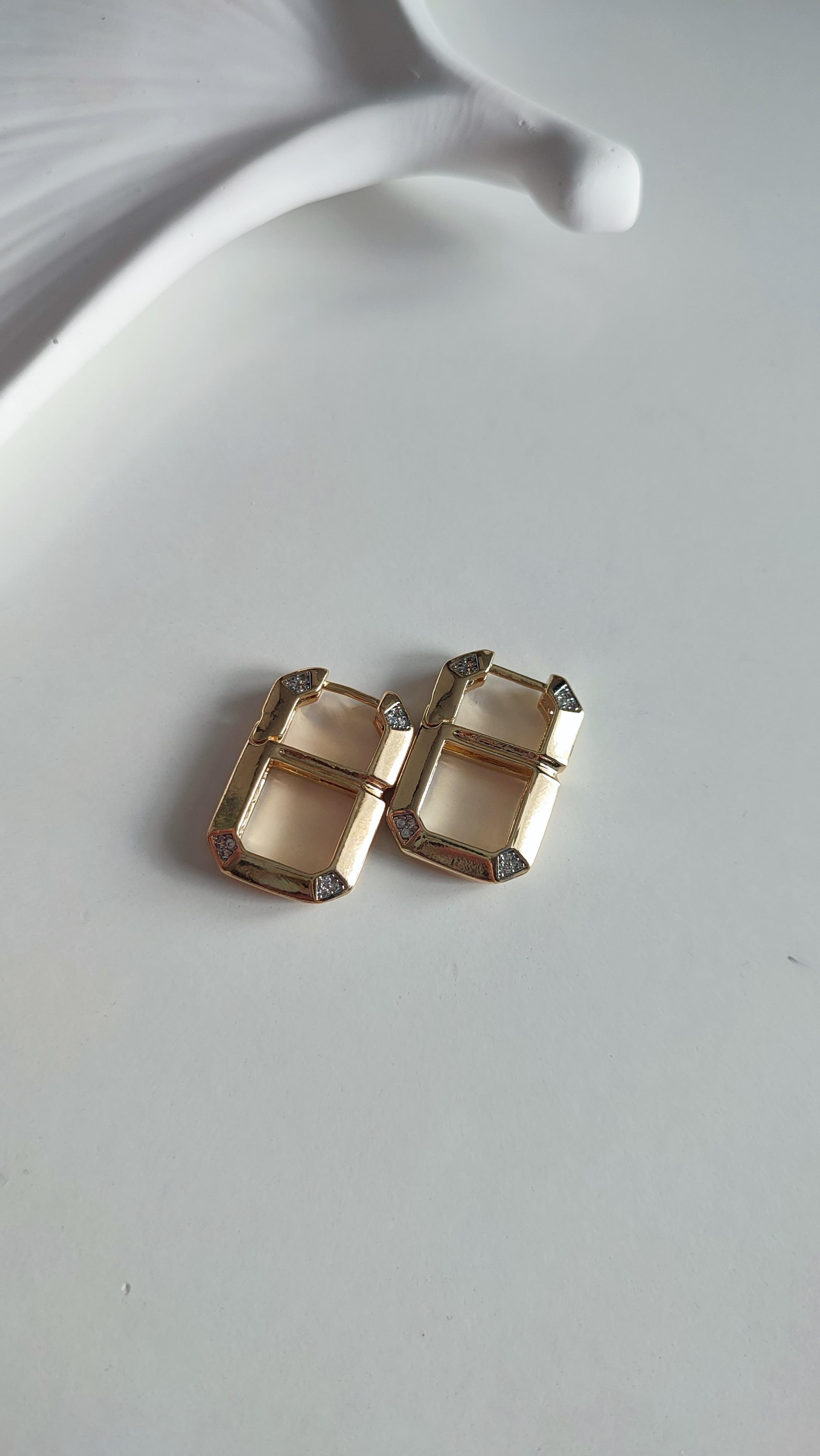 İTHAL GOLD DİKDÖRTGEN SERENAY KÜPESİ 