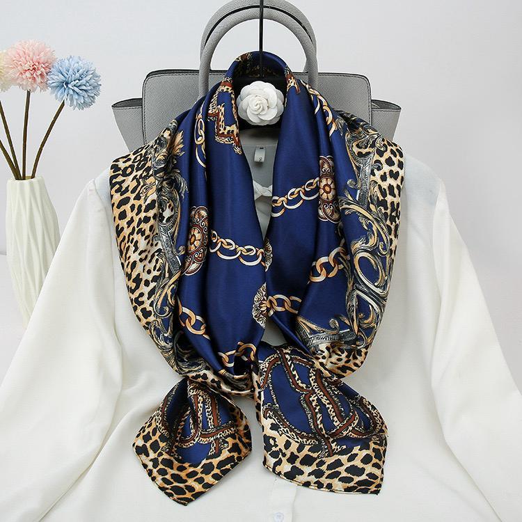 LACİVERT &LEOPAR DESENLİ FULAR (90*90)