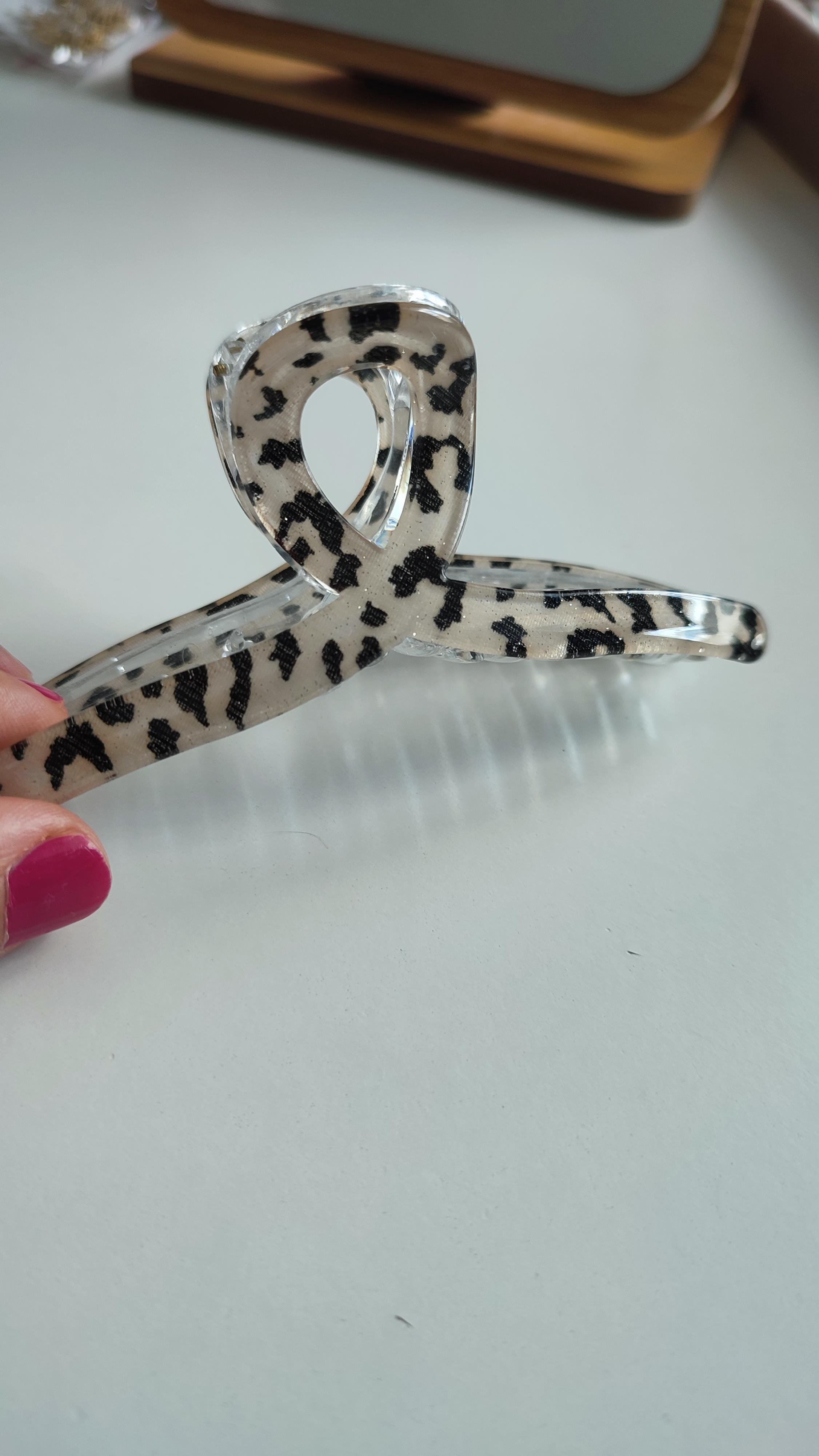Leopar Desenli Siyah Beyaz renk Kemik Mandal Toka 