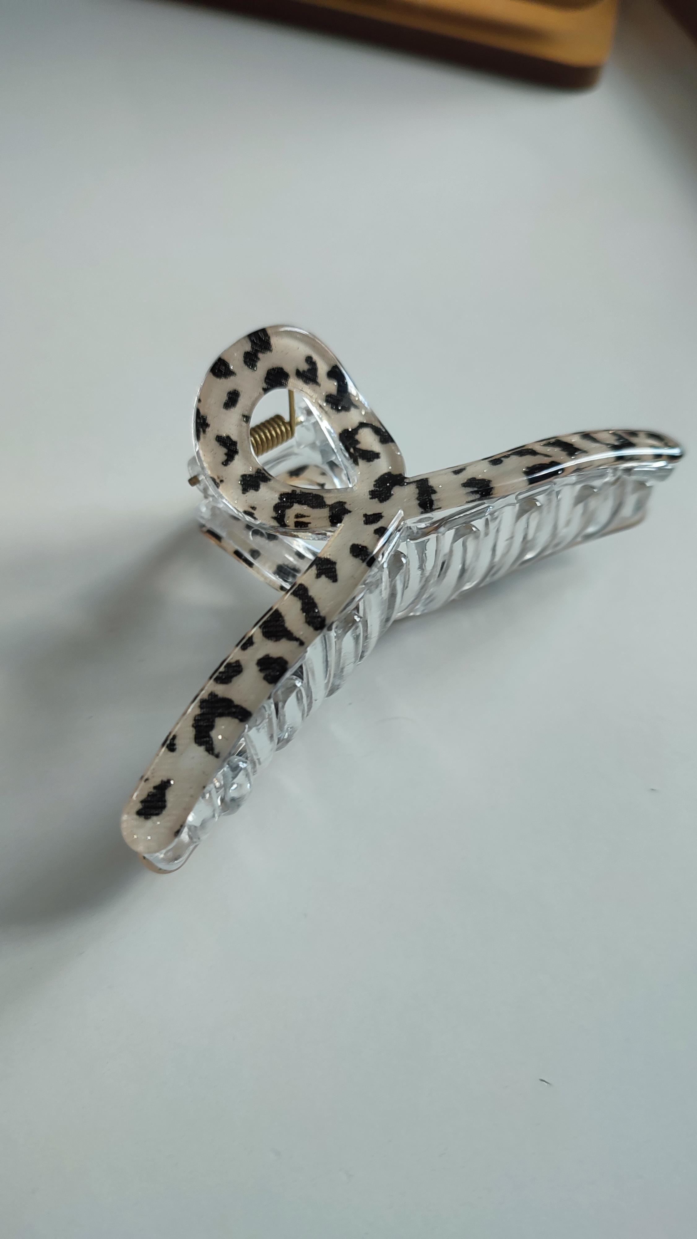 Leopar Desenli Siyah Beyaz renk Kemik Mandal Toka 