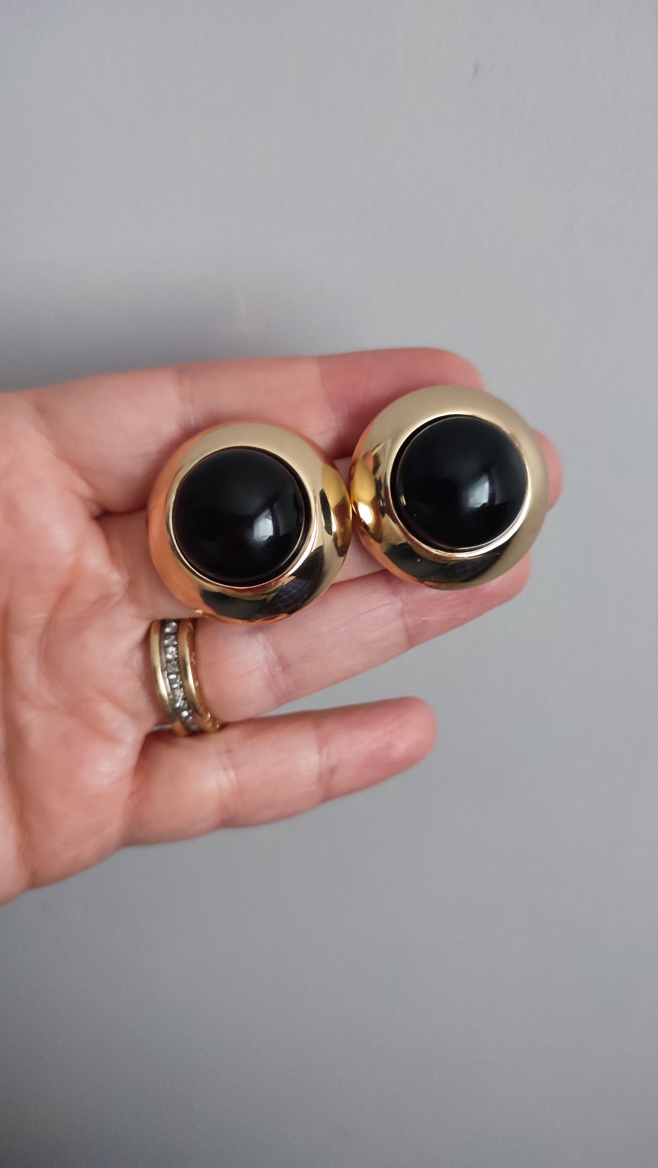 MARKA MODEL RENKLİ KÜPE 