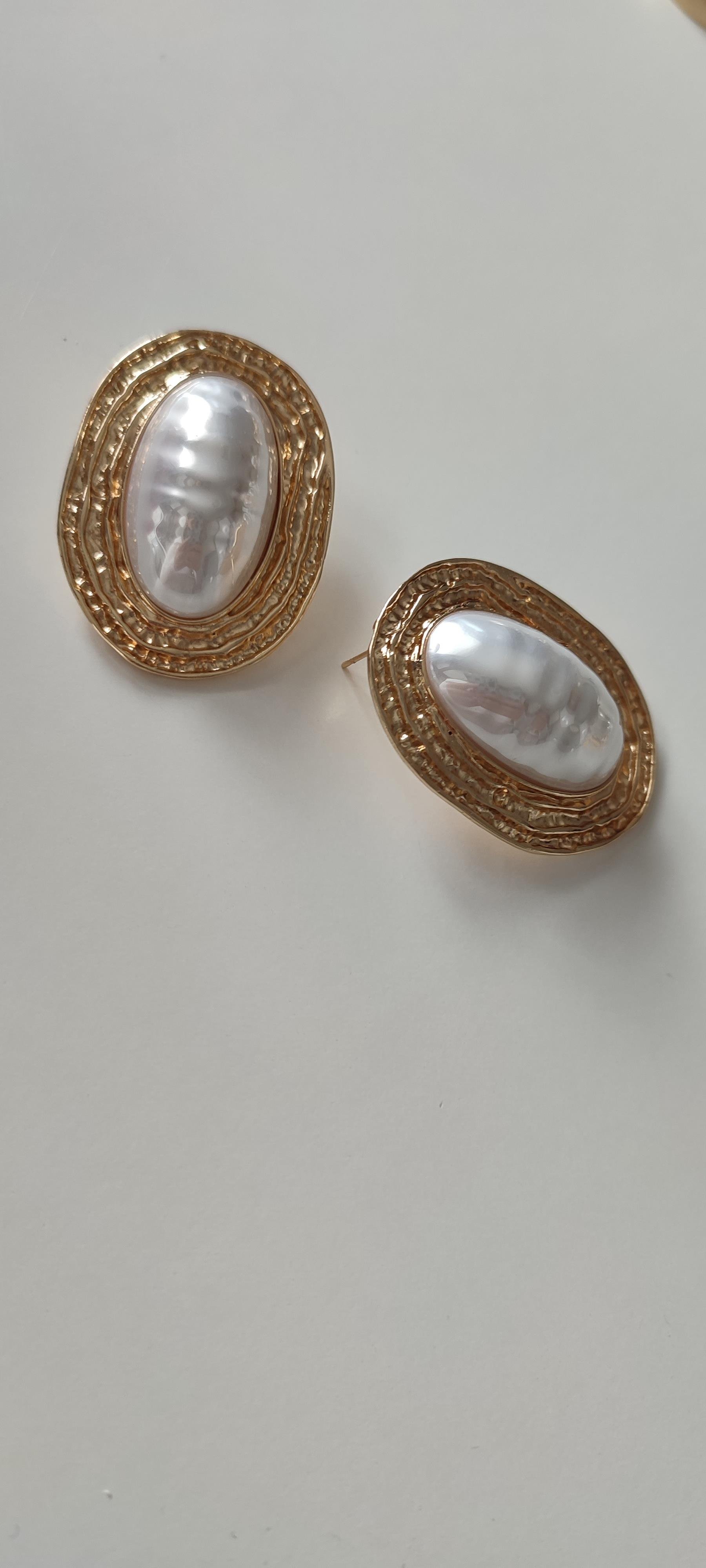 OVAL İNCİLİ GOLD DETAYLI KÜPE 
