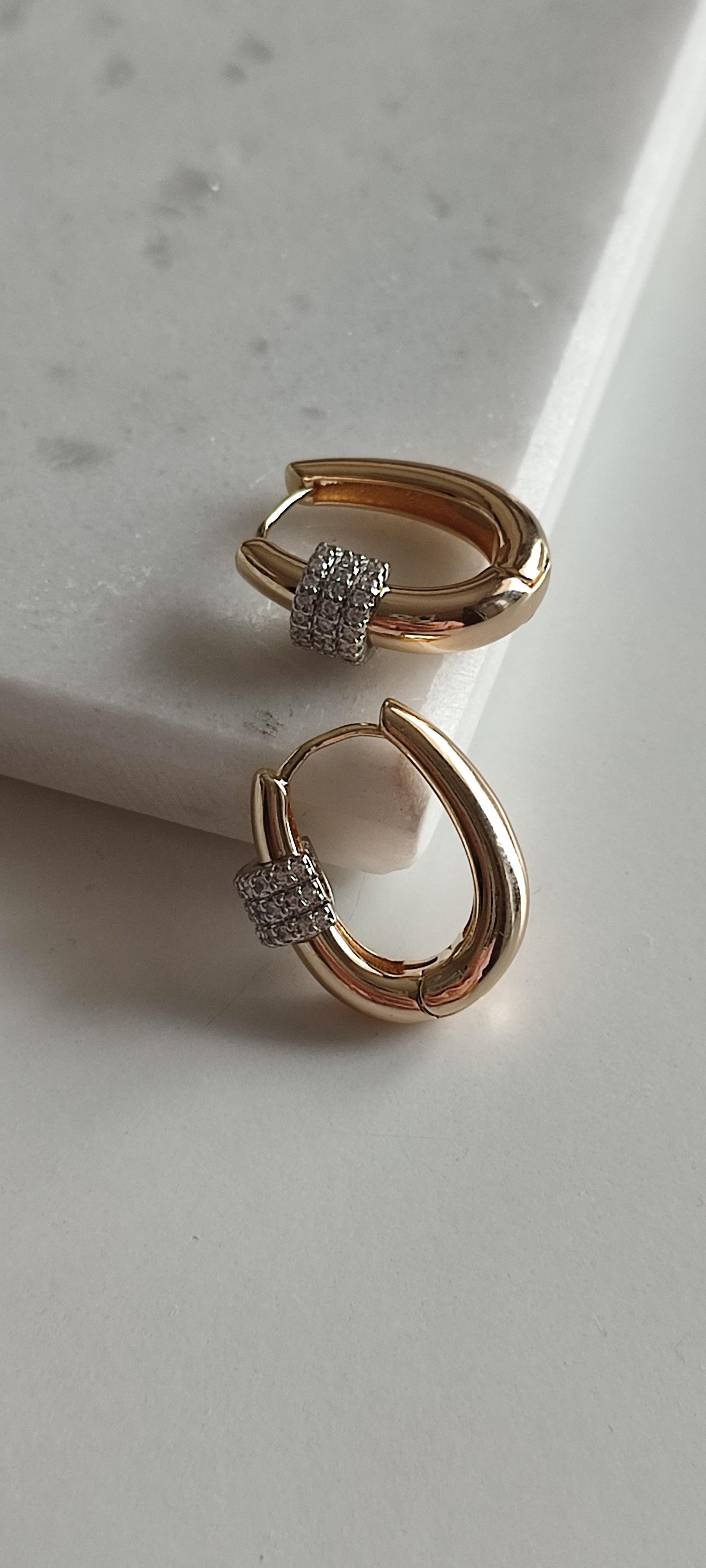 ÖZEL SERİ GOLD TAŞLI HALKA KÜPE 