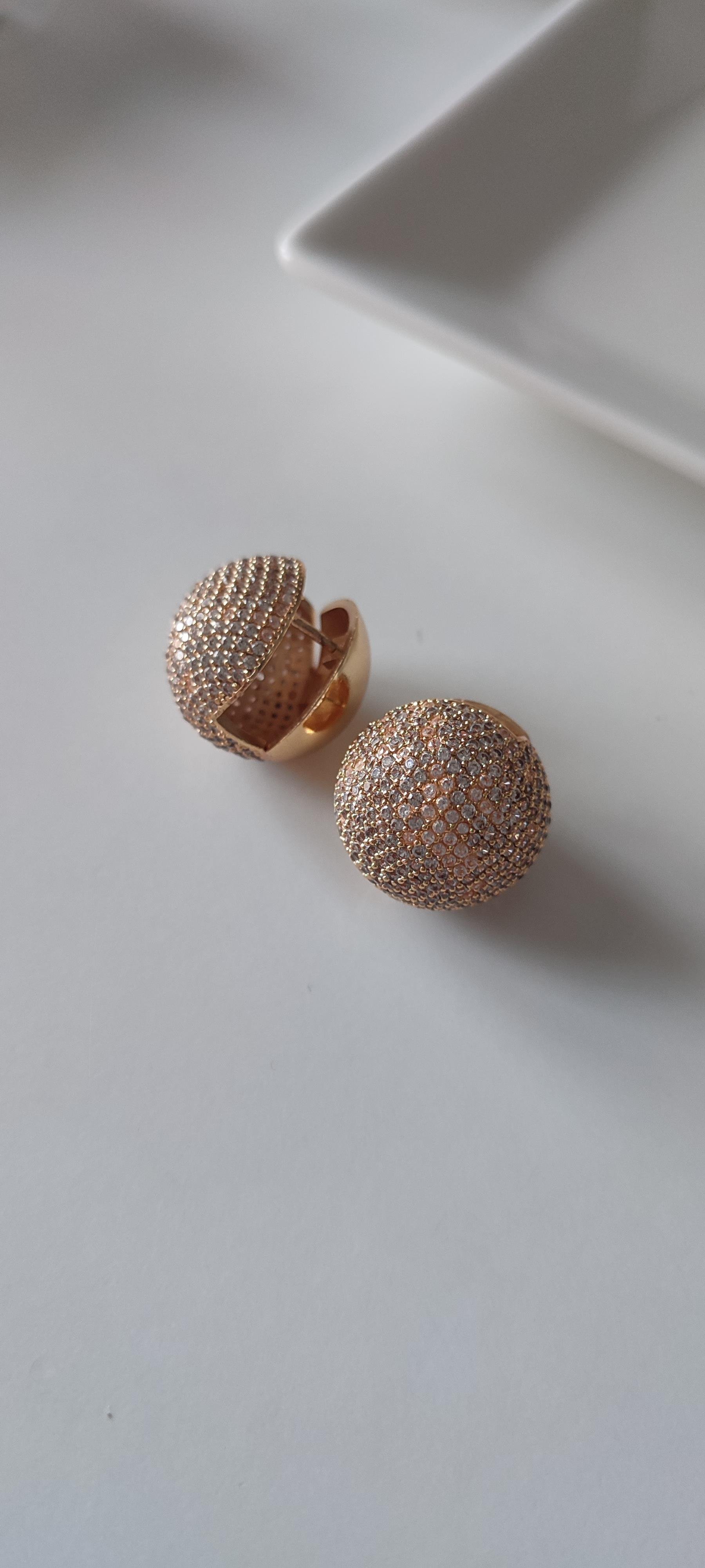 ÖZEL SERİ GOLD TAŞLI TOP KÜPE 
