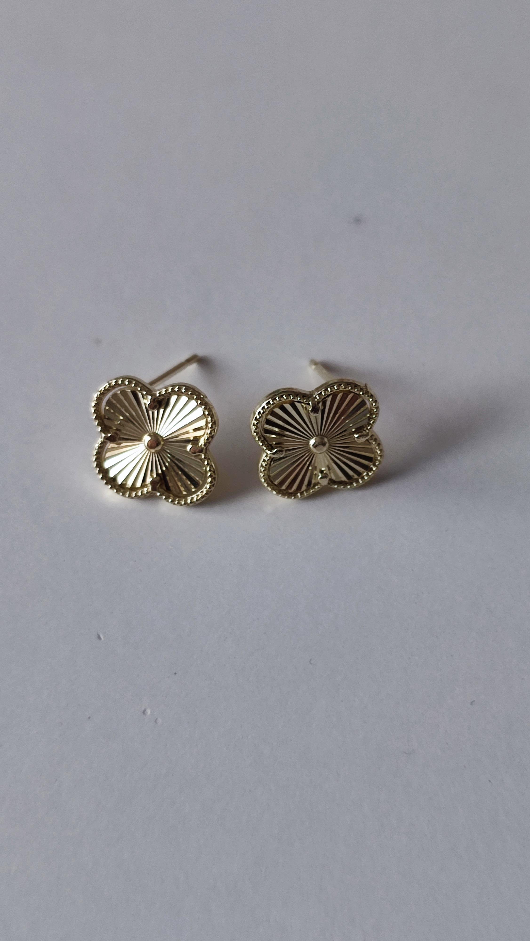 ÖZEL SERİ GOLD YONCA KÜPE 