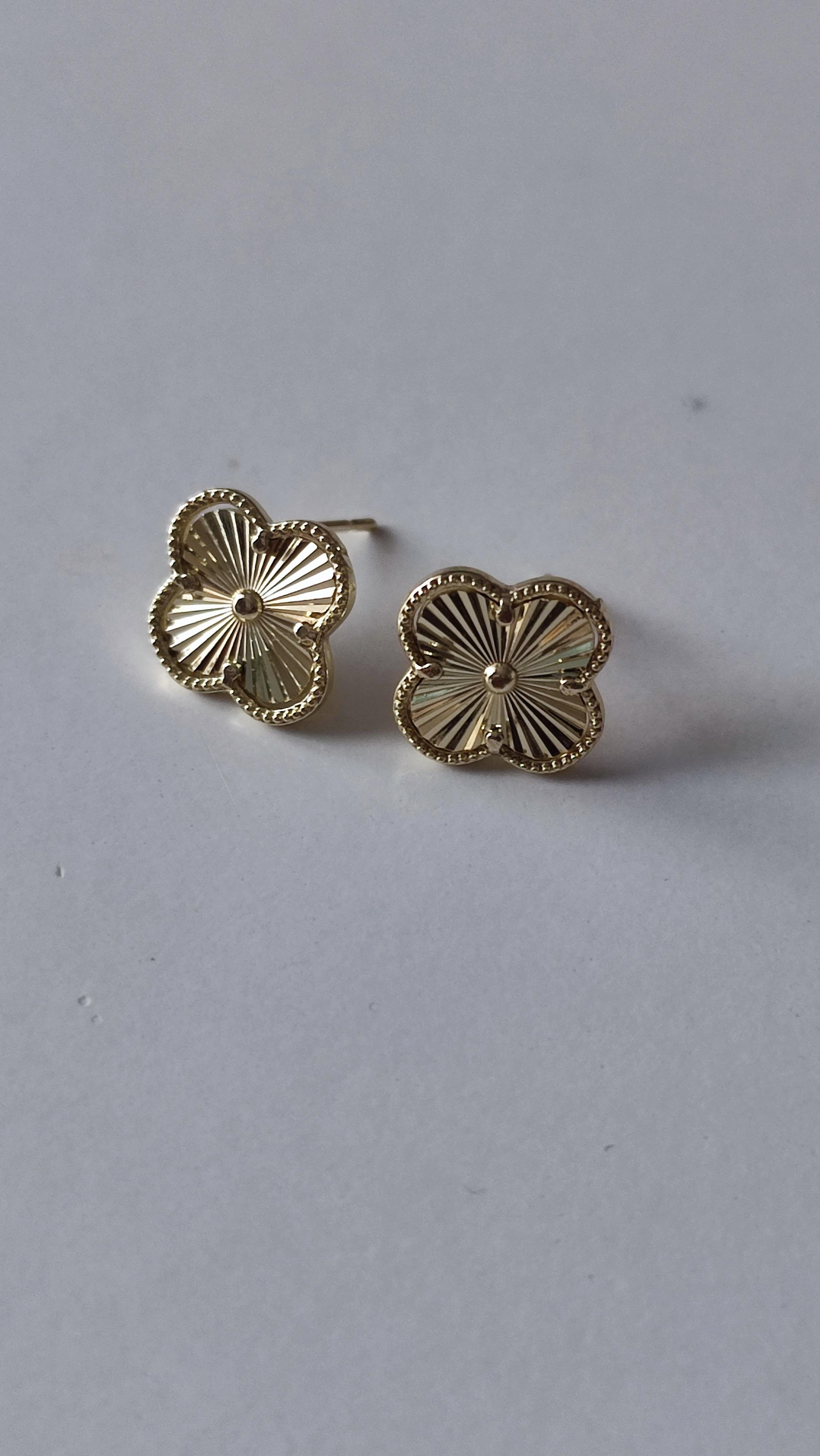 ÖZEL SERİ GOLD YONCA KÜPE 